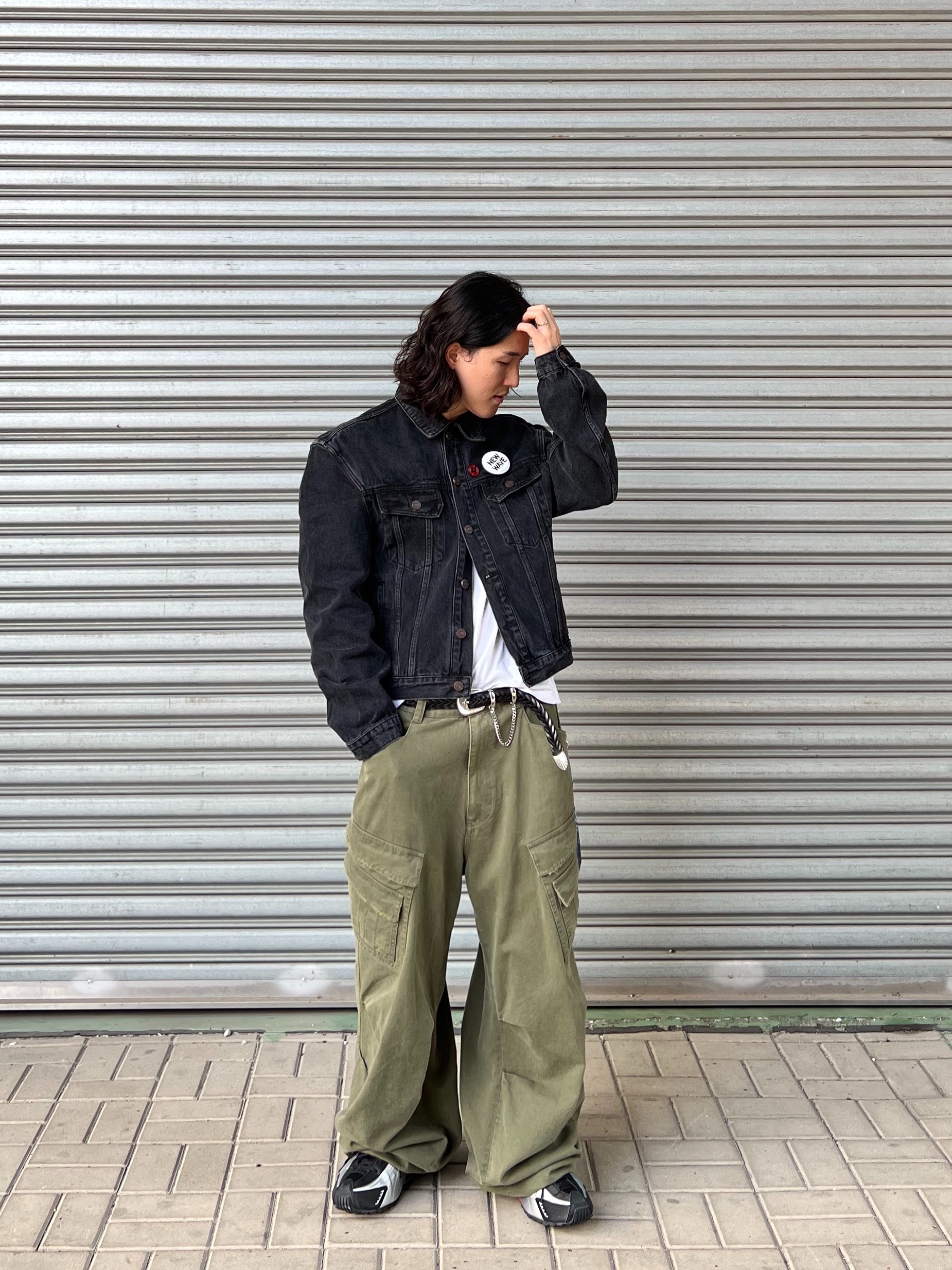 Nonnod Double Pocket Cargo Pants Vintage Khaki, Nike Shox R4 Metallic Silver Red 착용 스타일 - 2