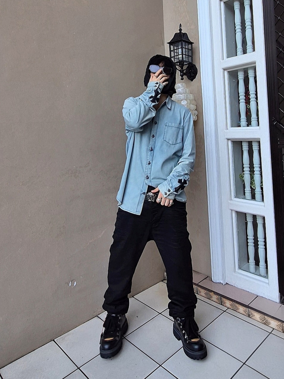 Louis Vuitton LV Remix Derby Black, Louis Vuitton LV Clash Square Sunglasses Brown 착용 스타일 - 1