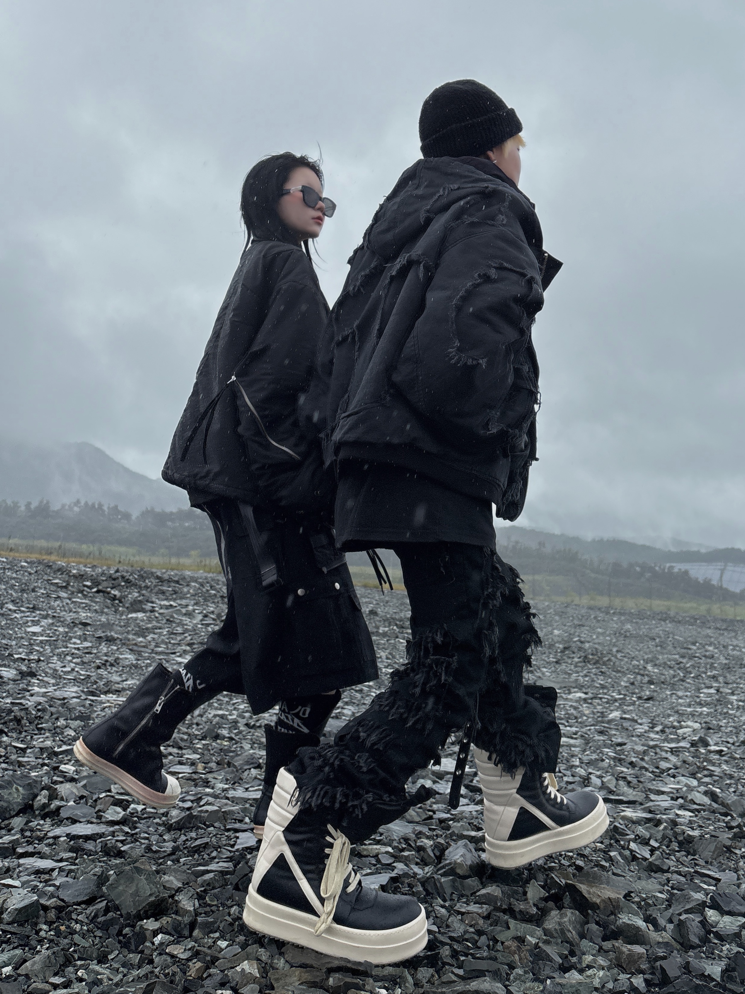 Rick Owens Mega Bumper Geobasket Black Milk, Wapworks Dayworker T-Shirt Black 착용 스타일 - 2