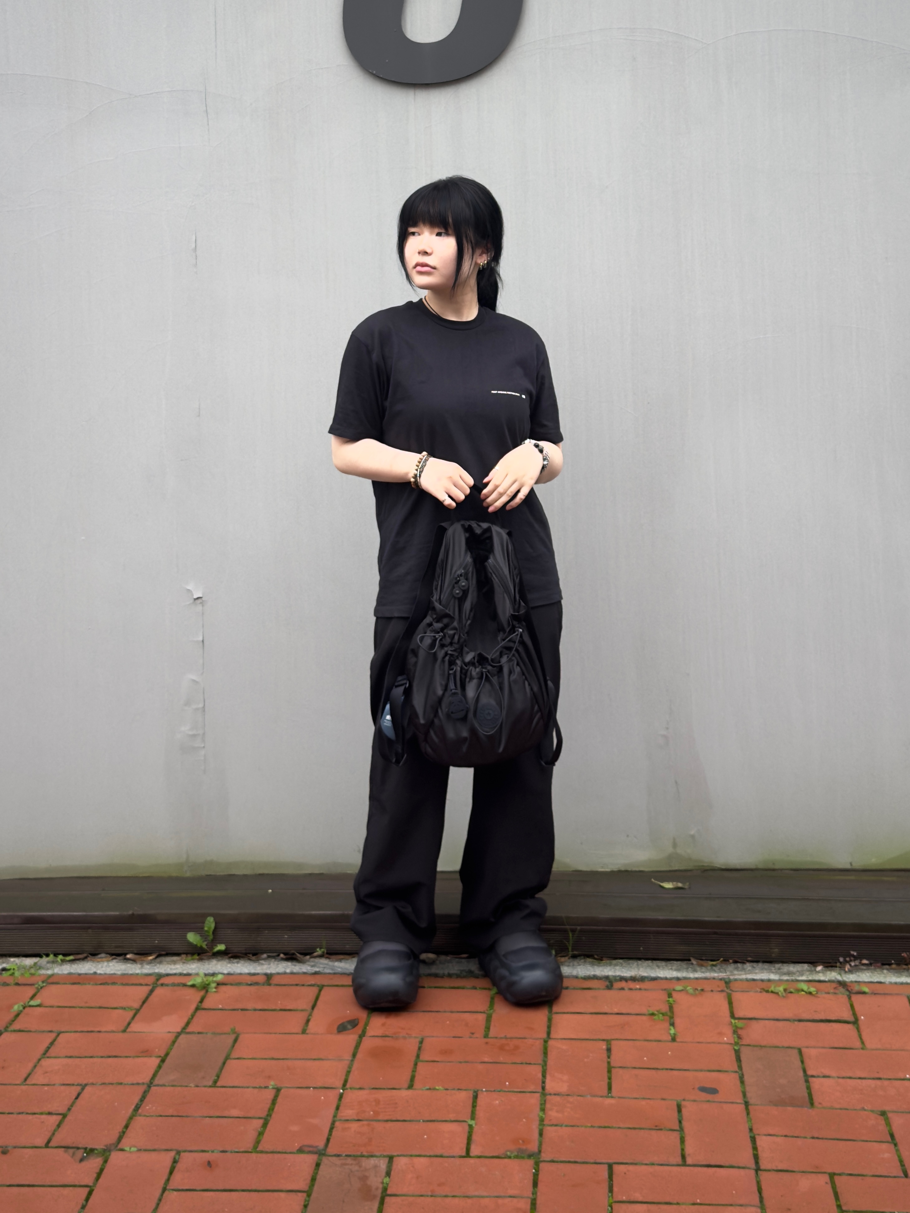 Crocs Overpuff Shorty Black, Post Archive Faction (Paf) T-Shirt Black - Ilmin Museum of Art Exclusive 착용 스타일 - 3