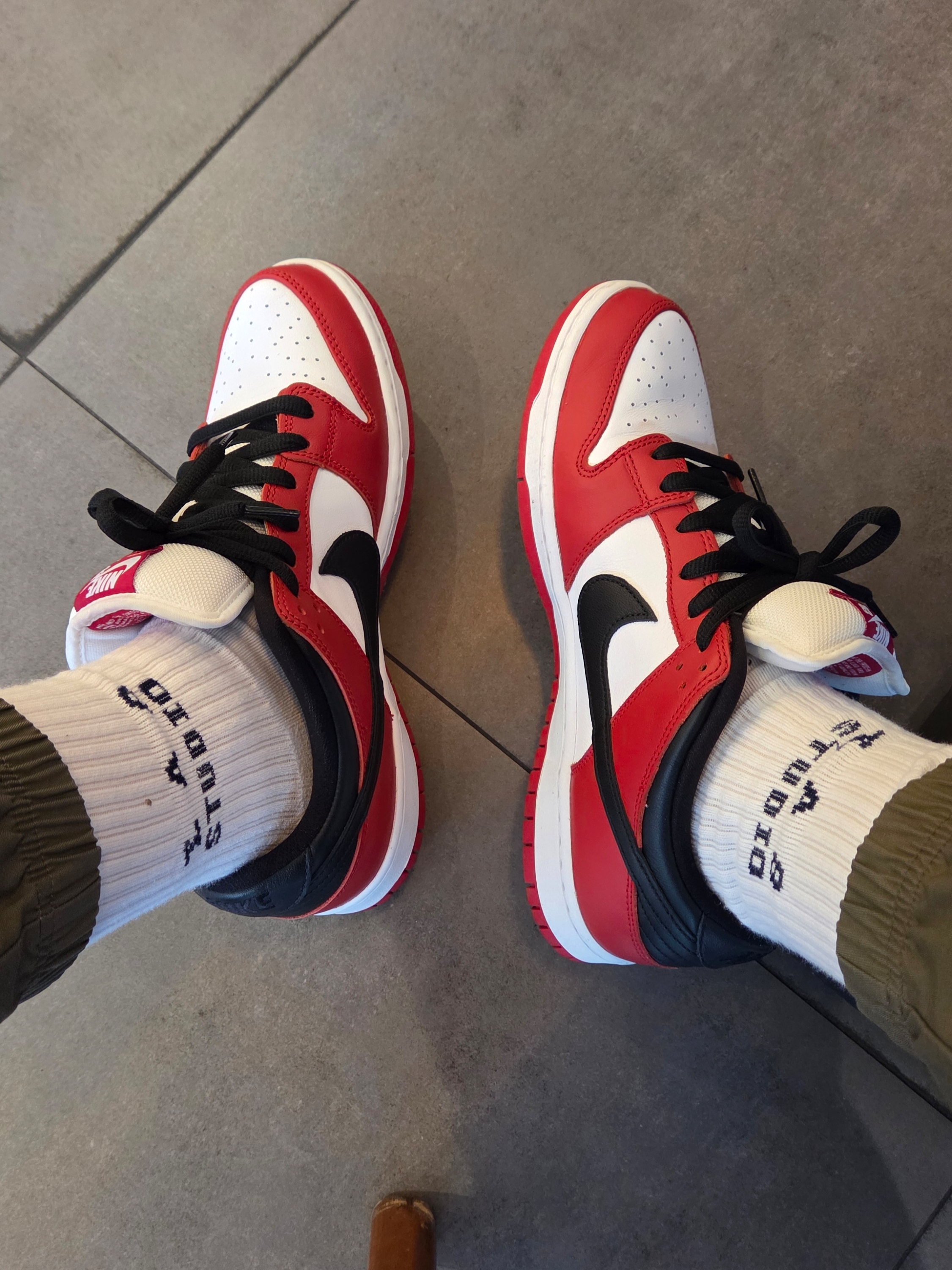 Nike SB Dunk Low Pro Chicago, IAB Studio Socks Pack White Black 착용 스타일