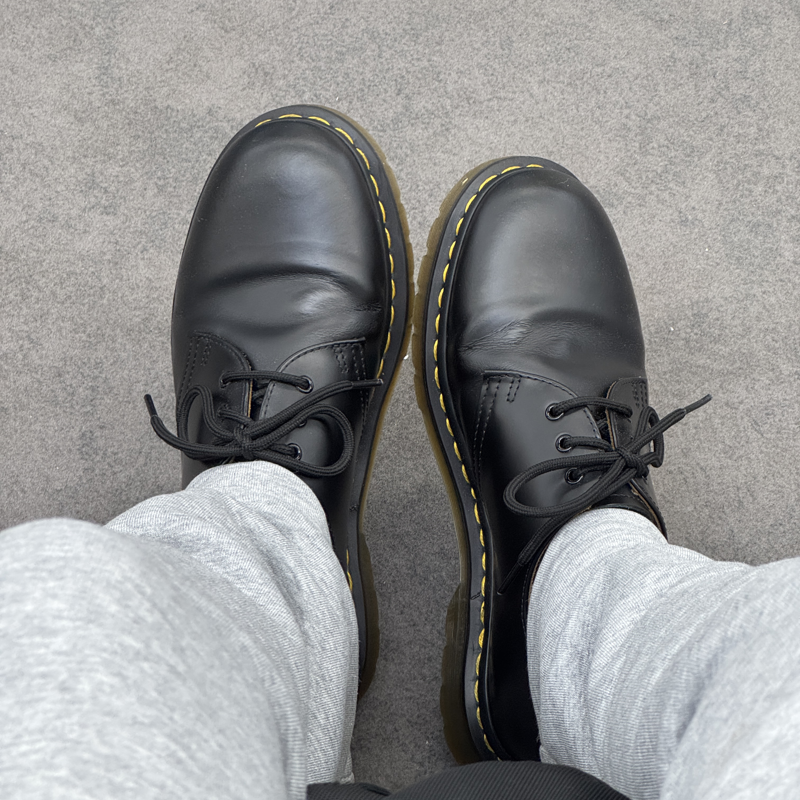 Dr. Martens 1461 Smooth Black 착용 스타일 - 1