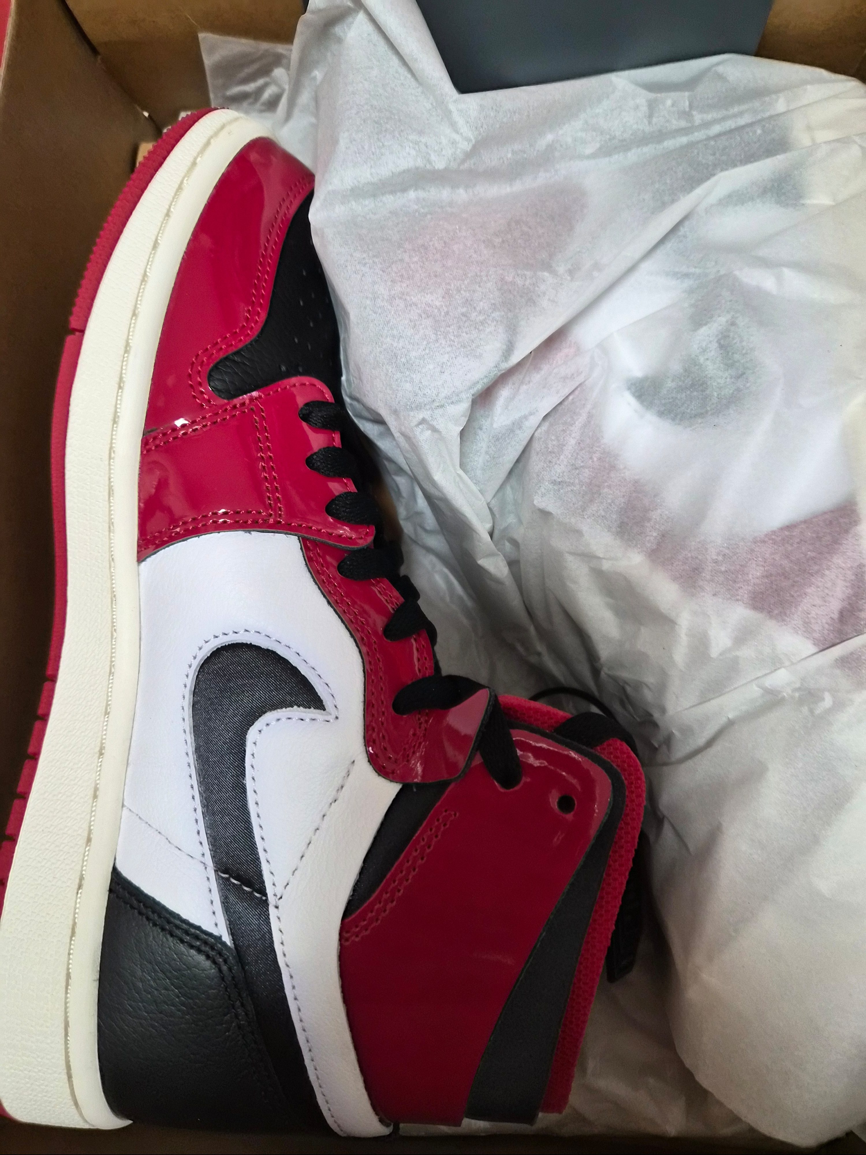 (W) Jordan 1 Zoom Air CMFT Gym Red Black, (W) Jordan 1 Retro High OG Lucky Green 착용 스타일 - 1