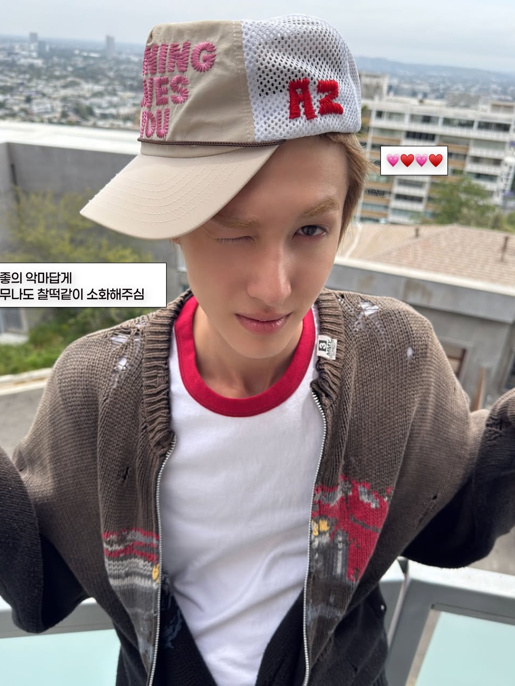 Alex Zono Running Loves You Trucker Hat OG Beige 착용 스타일 - 3