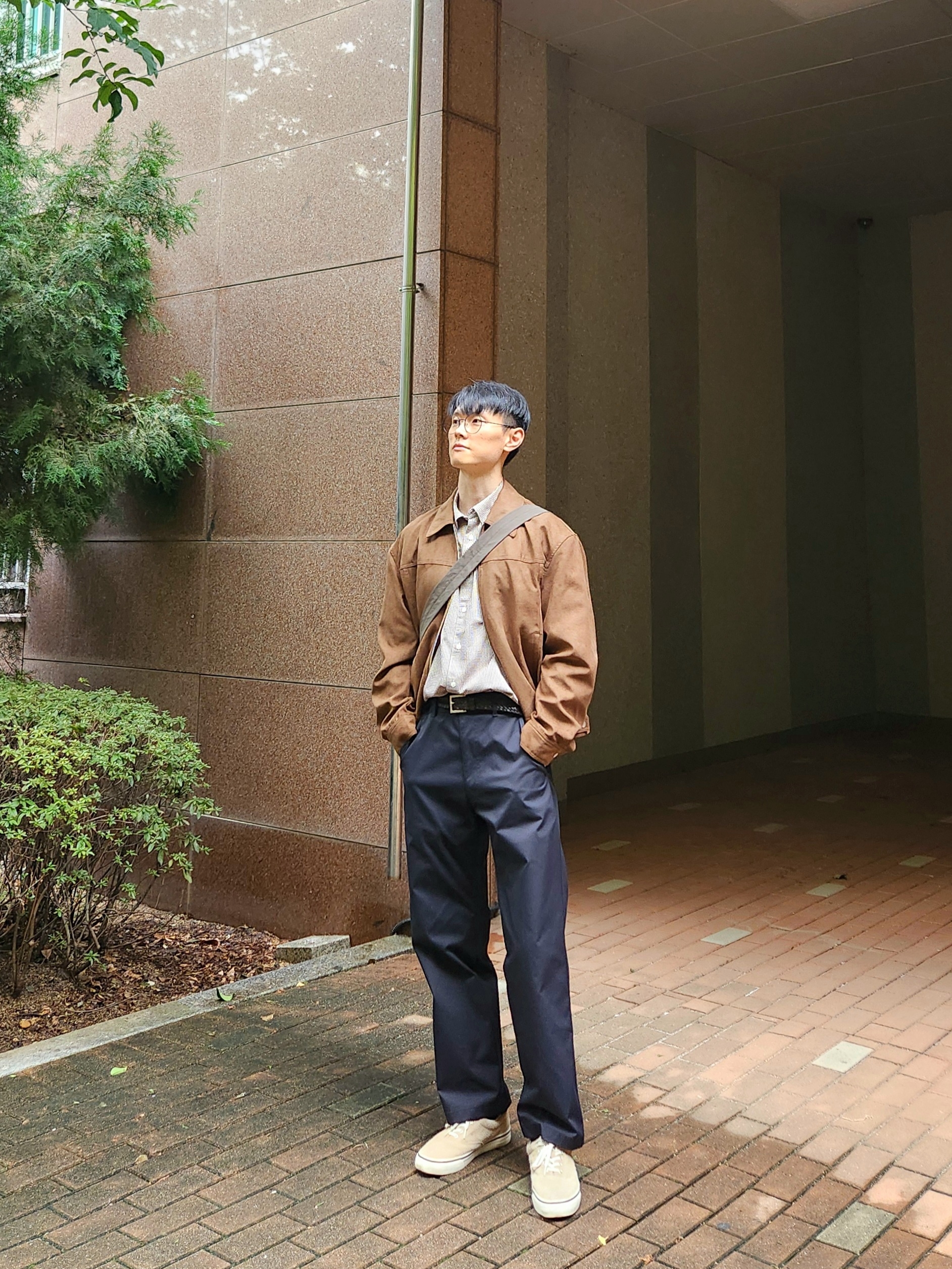[무료 반품] Catch Ball D02 Suede Beige, Uniqlo U Drawstring Shoulder Bag Olive 착용 스타일