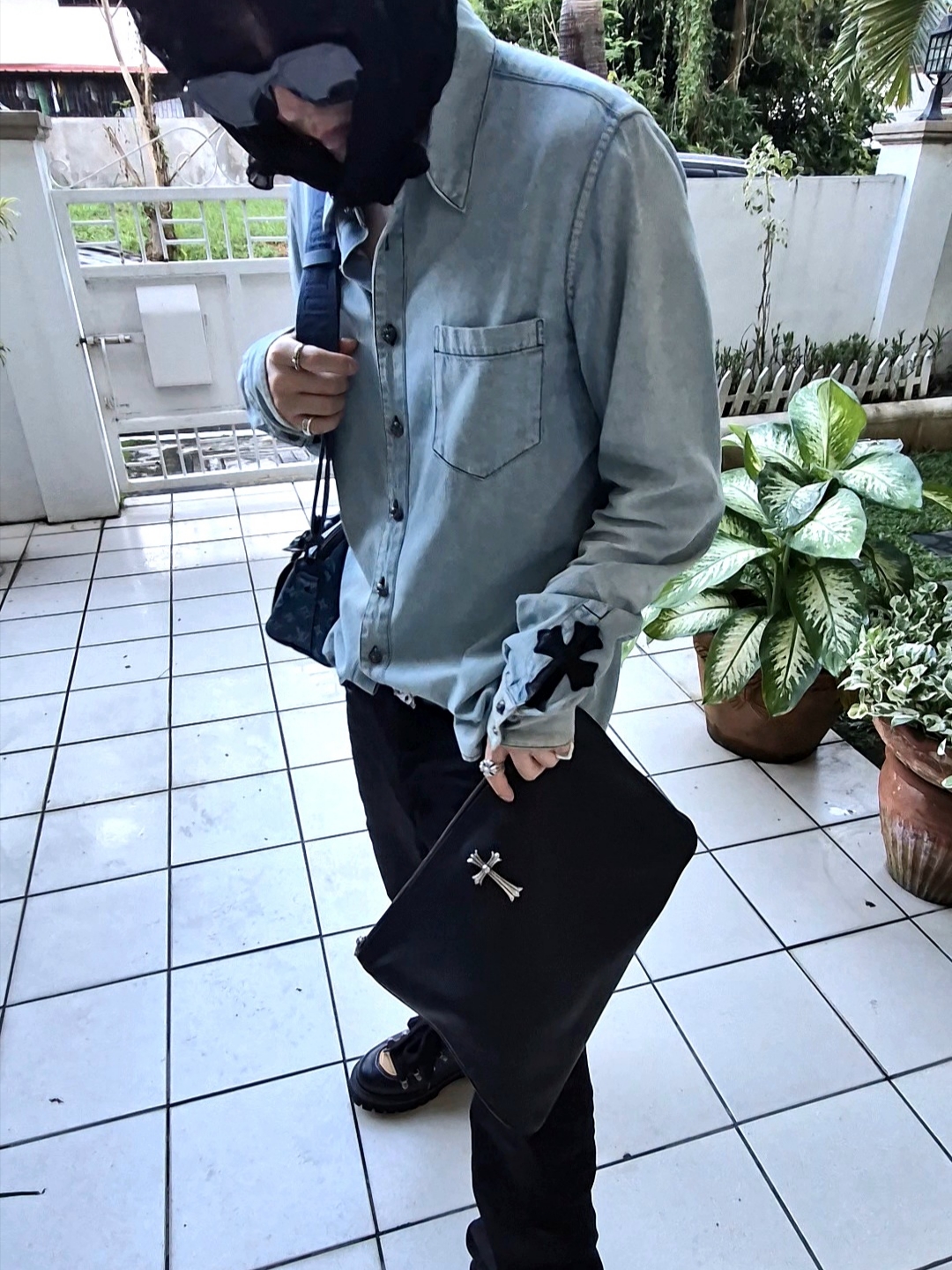 Louis Vuitton LV Remix Derby Black, Louis Vuitton LV Clash Square Sunglasses Brown 착용 스타일 - 3