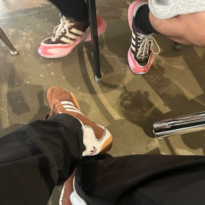 Adidas x Bad Bunny Adizero SL 72 Brown Clear Pink 착용 스타일 - 3