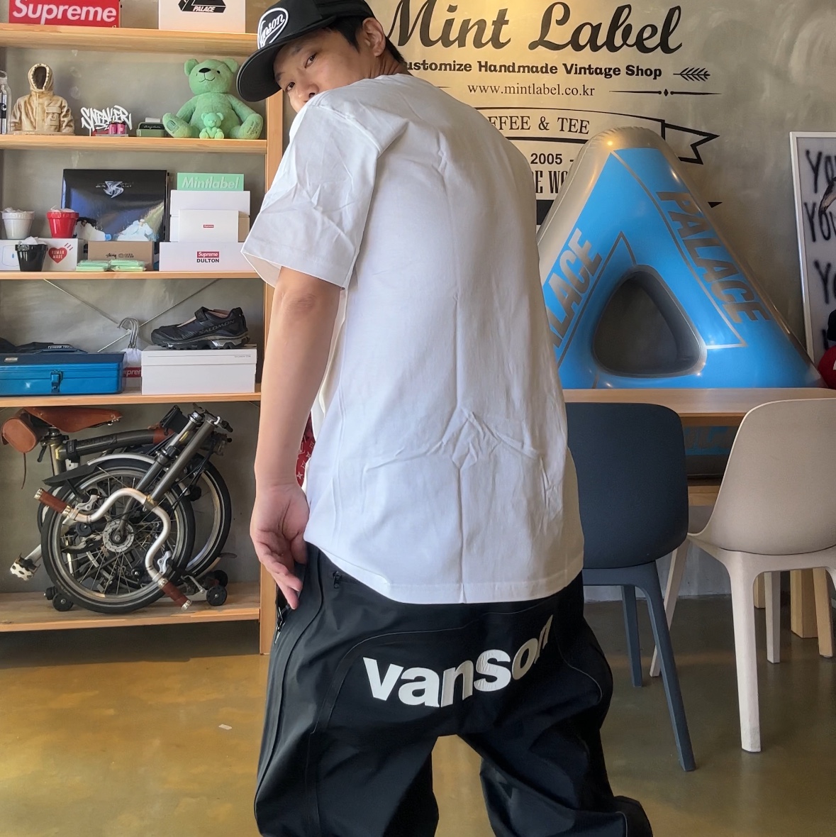 Supreme x Vanson Leathers Gore-Tex Pants Black - 25FW 착용 스타일