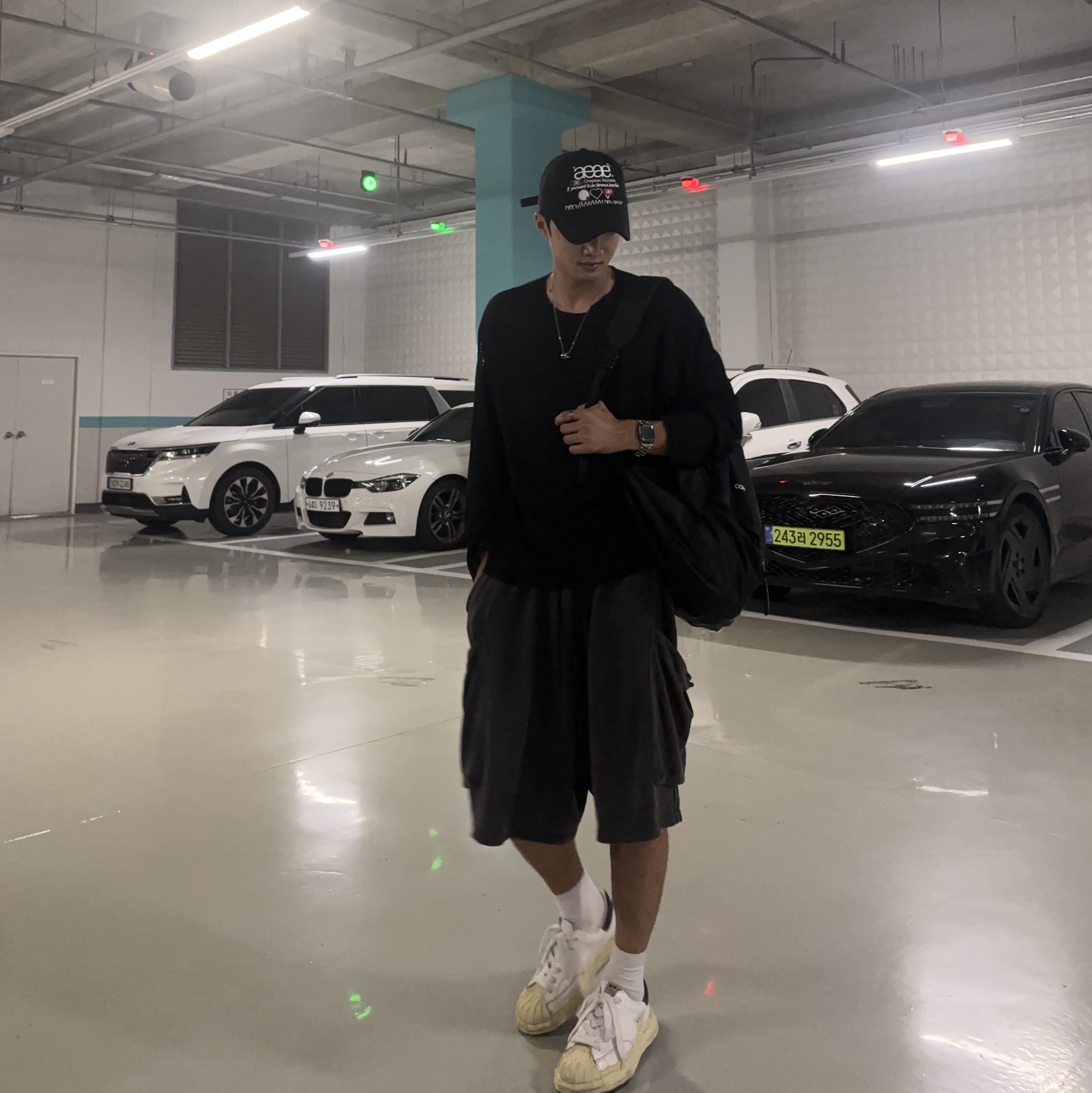 Maison Mihara Yasuhiro Blakey VL OG Sole Leather Low-top Sneakers White, CDG Backpack Black 착용 스타일 - 1
