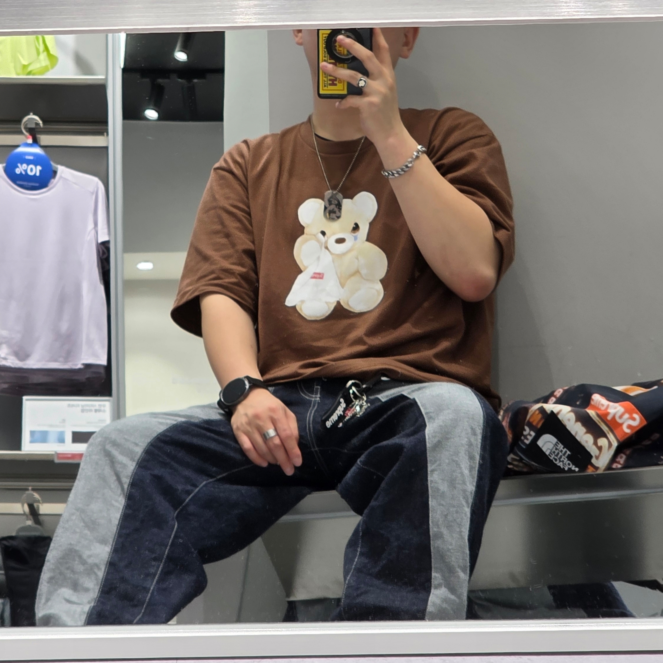 Supreme Bear T-Shirt Brown - 25SS, Supreme Paneled Stripe Baggy Jeans Rigid Indigo - 25SS 착용 스타일