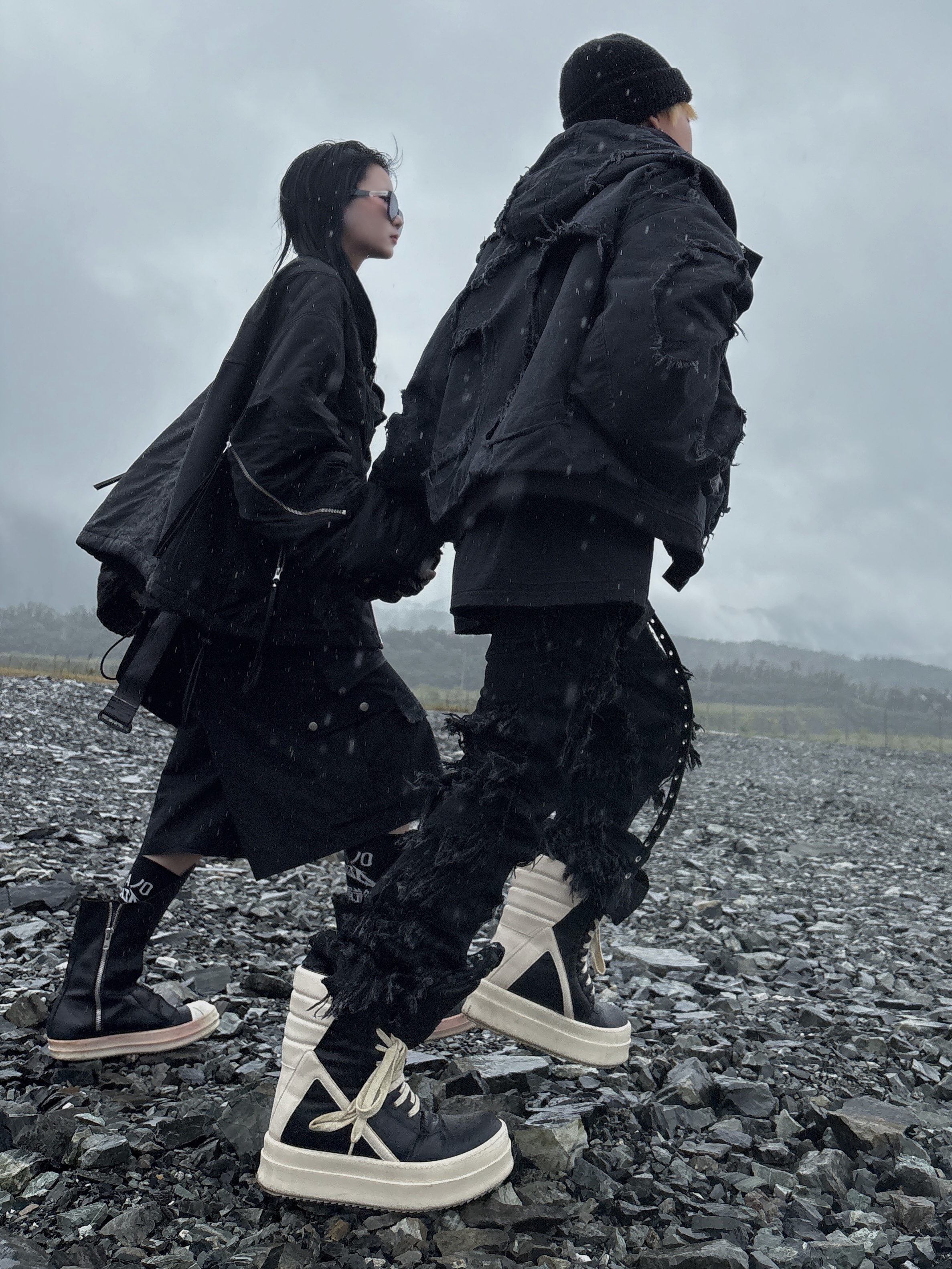 Rick Owens Mega Bumper Geobasket Black Milk, Wapworks Dayworker T-Shirt Black 착용 스타일 - 1