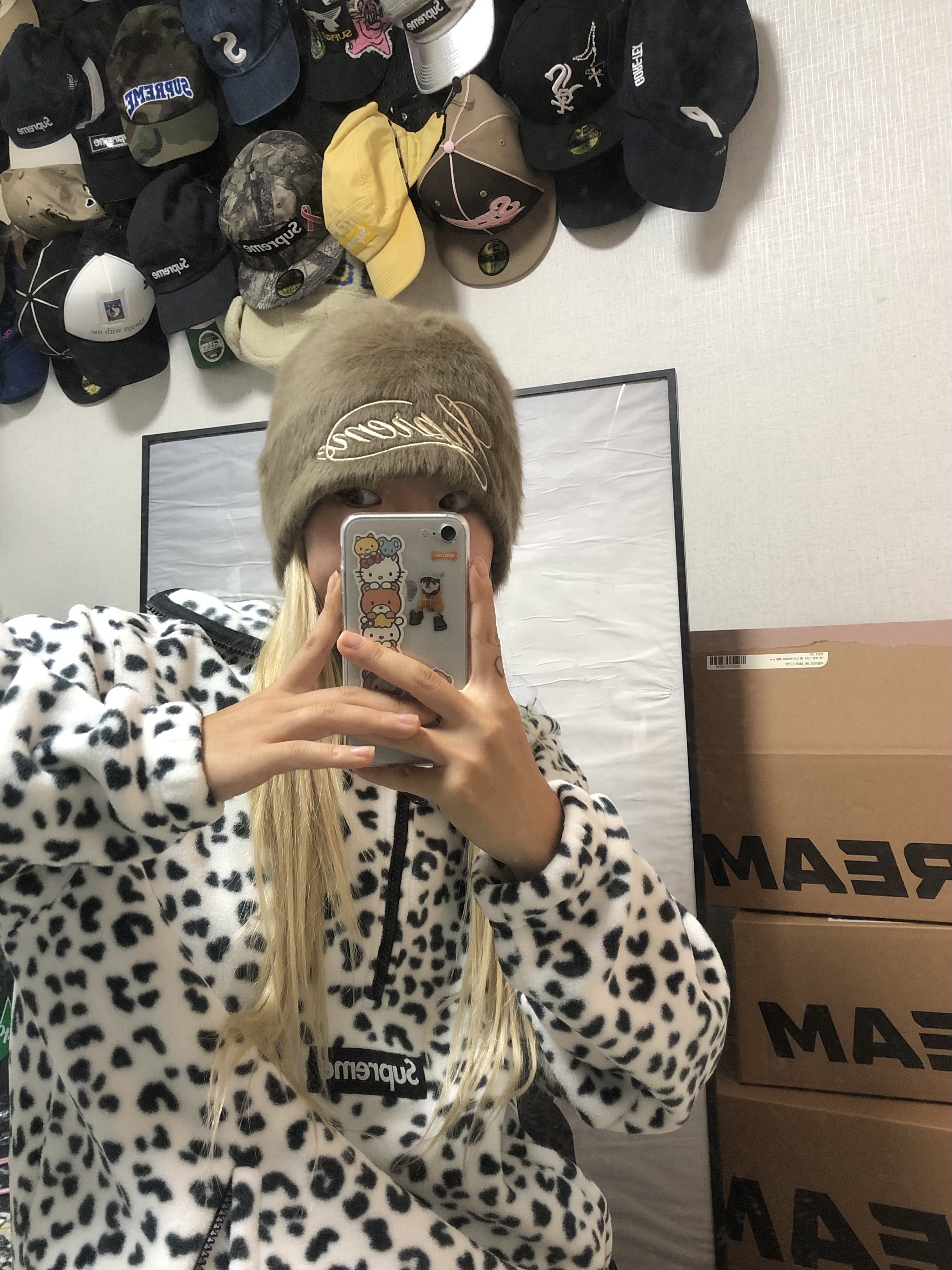 Supreme x Kangol Furgora Script Beanie Brown - 25FW, Supreme Polartec Facemask Half Zip Hooded Sweatshirt Leopard - 24FW 착용 스타일