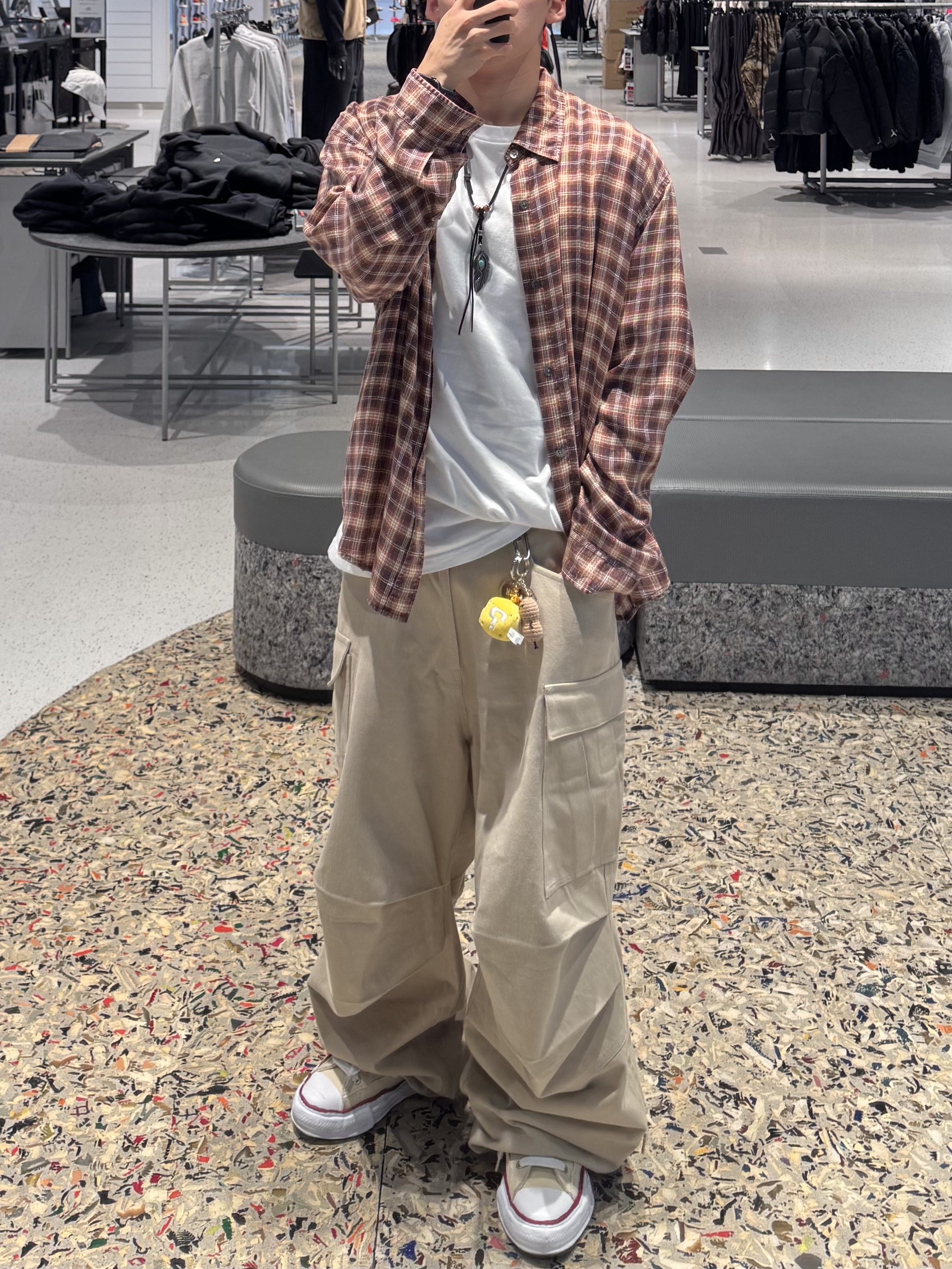 Maison Mihara Yasuhiro Peterson OG Sole Canvas Low-top Sneakers Natural, Nonnod Side Zip Cargo Pants Beige 착용 스타일