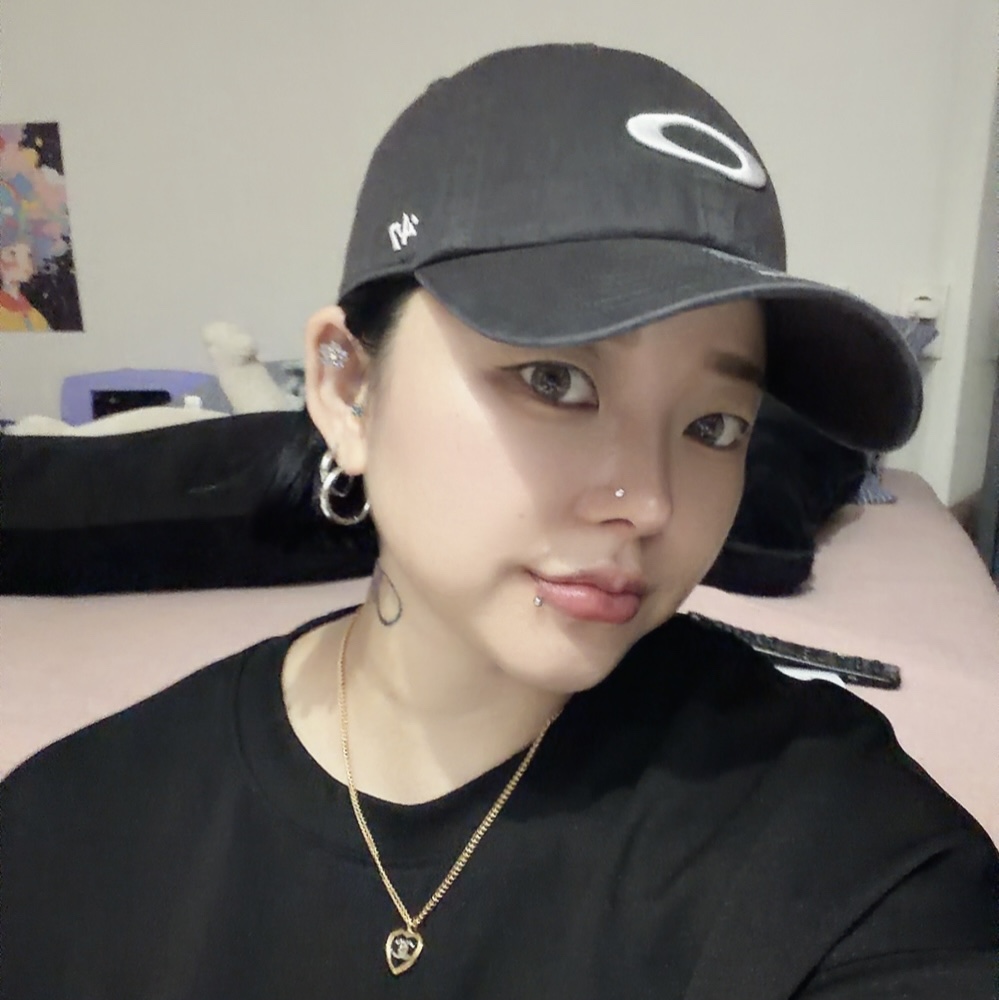 Oakley Remix Dad Hat Blackout 착용 스타일 - 3