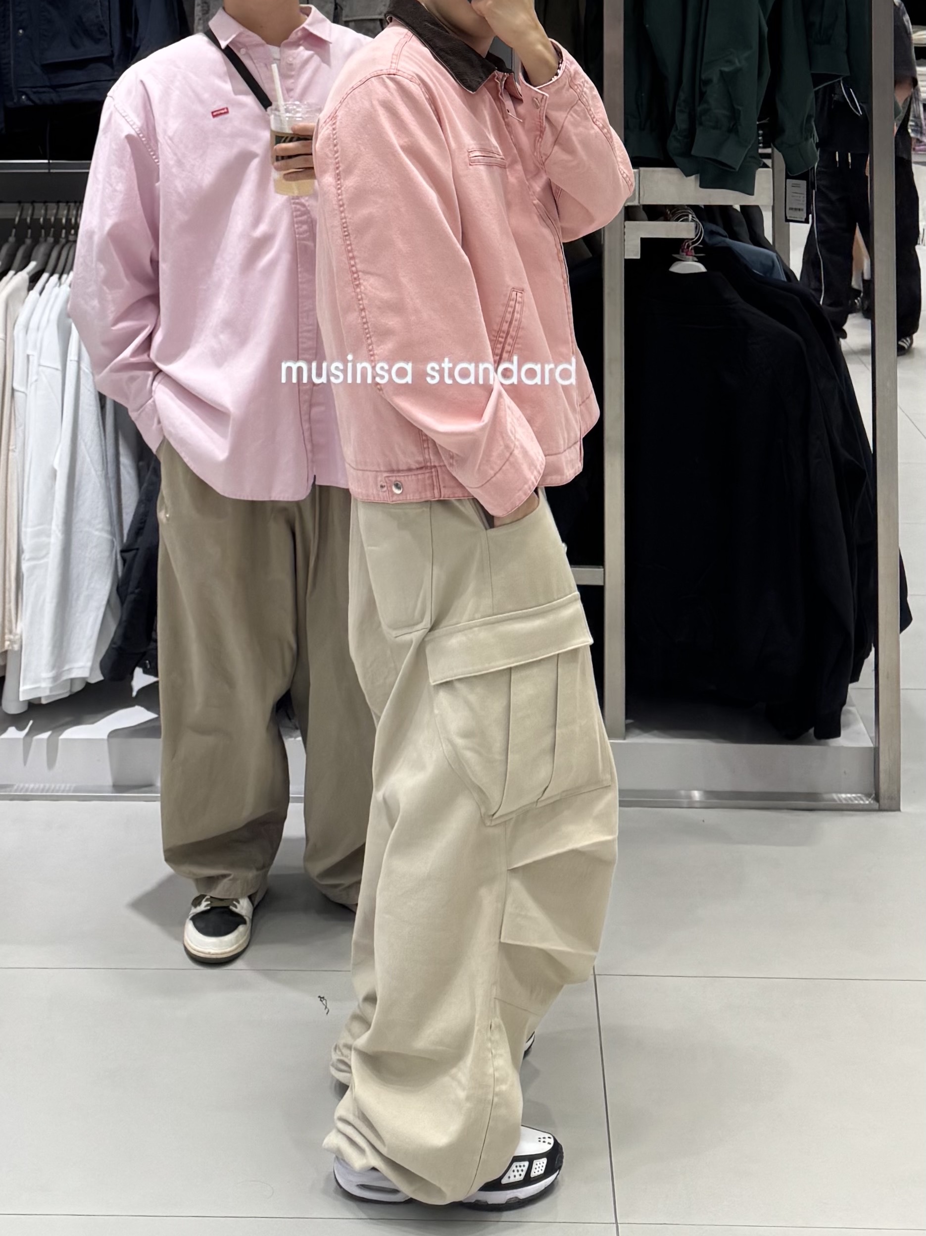 (W) Nike Air Max SNDR White and Black, Nonnod Side Zip Cargo Pants Beige 착용 스타일