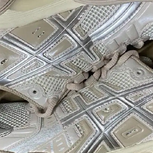 (W) Asics Gel-Nimbus 9 Cream Mineral Beige 착용 스타일