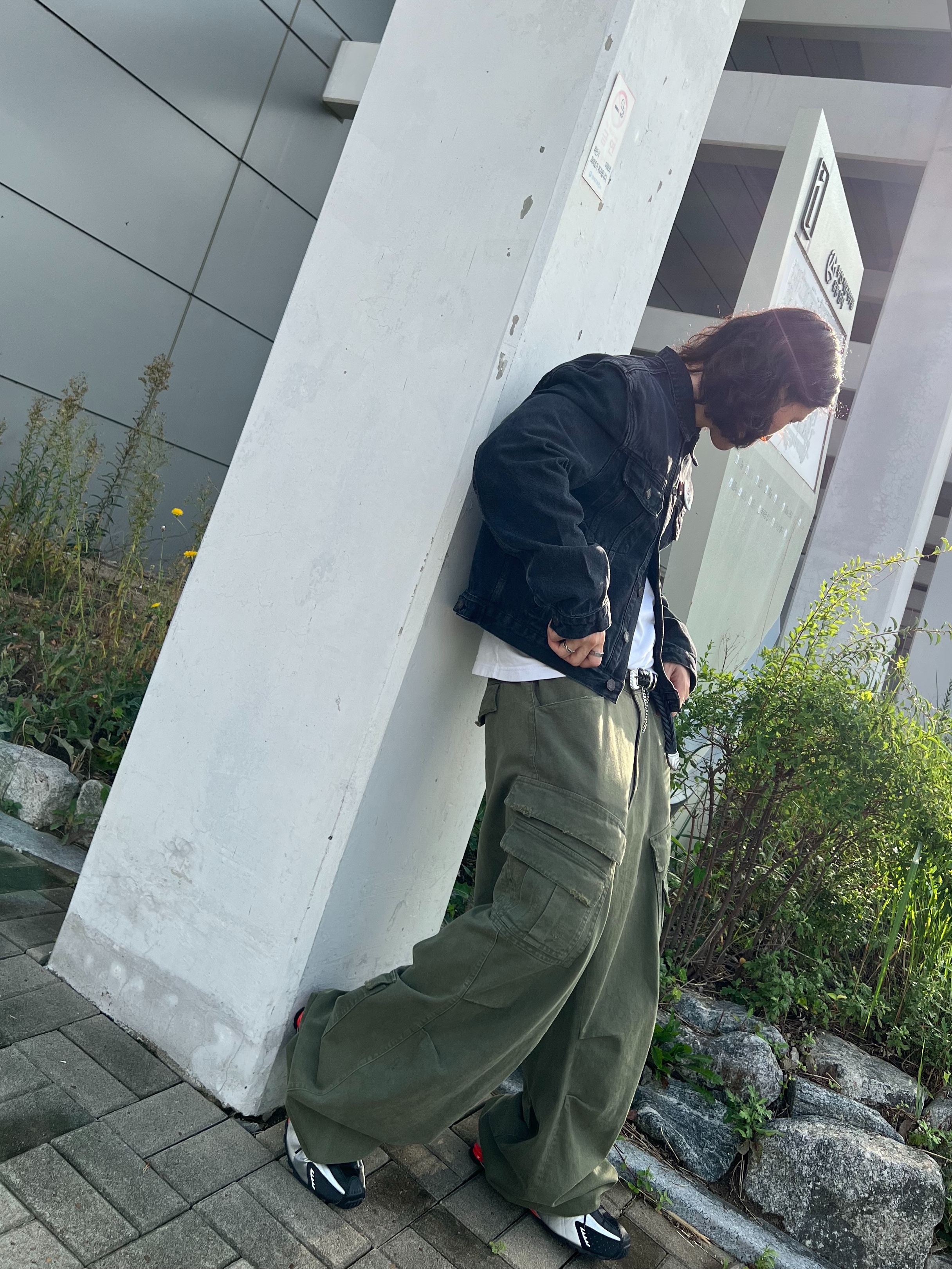 Nonnod Double Pocket Cargo Pants Vintage Khaki, Nike Shox R4 Metallic Silver Red 착용 스타일 - 7