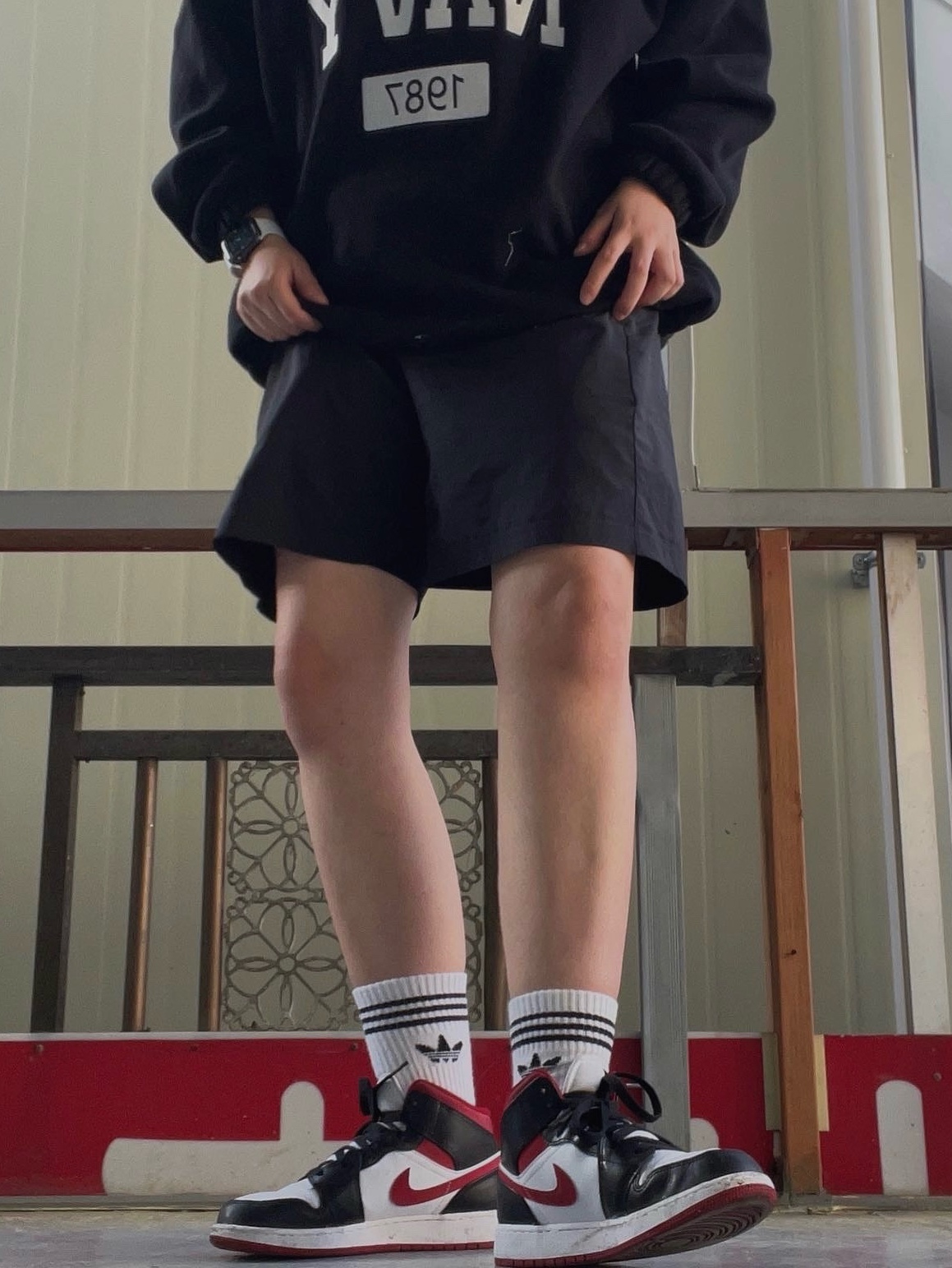(GS) Jordan 1 Mid Gym Red Black White, (W) Balenciaga x Adidas Socks White 착용 스타일