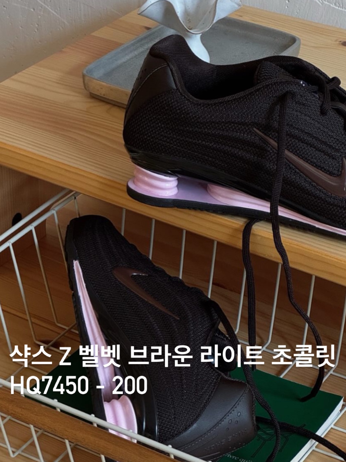 (W) Nike Shox Z Black University Red, (W) Nike Shox Z Velvet Brown Light Chocolate 착용 스타일 - 6