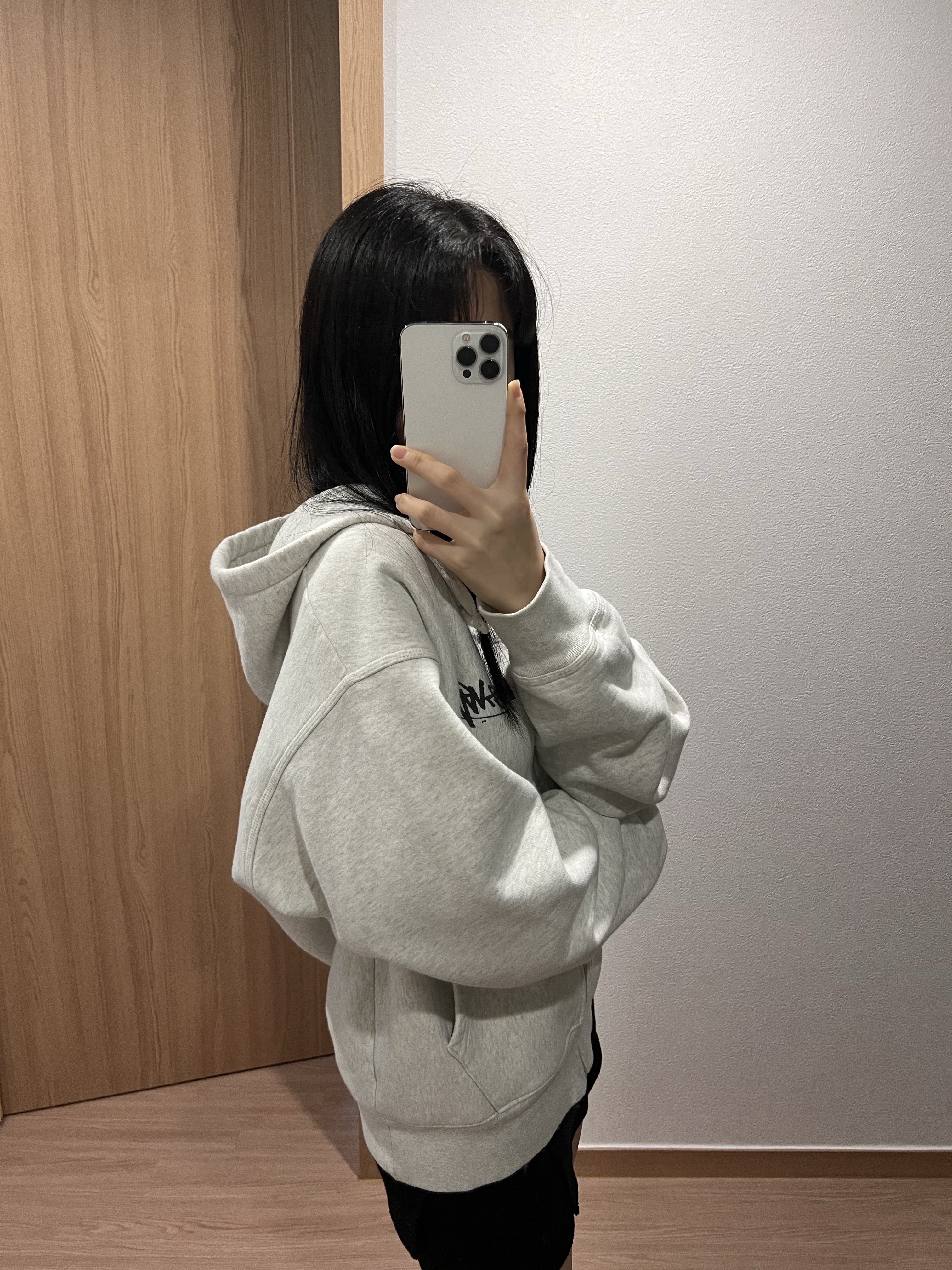 Stussy Flipped Zip Hoodie Ash Heather 착용 스타일