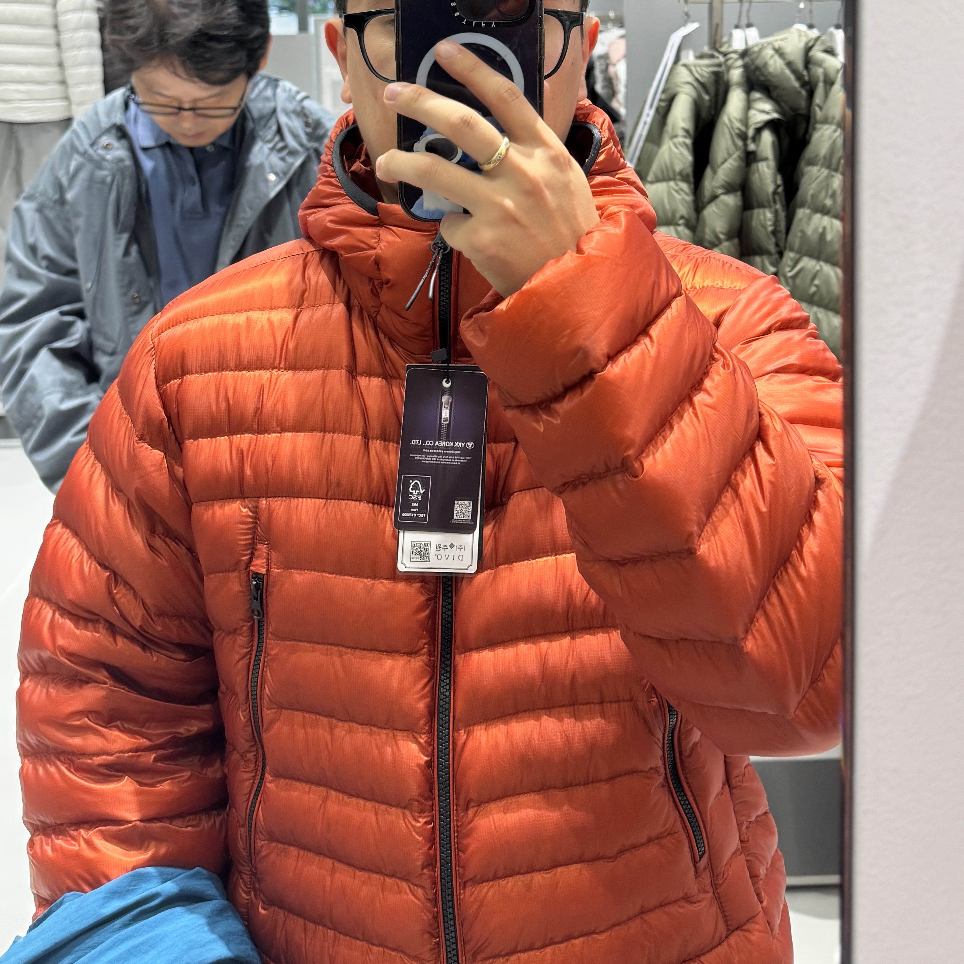 Musinsa Standard City Leisure Sheer Ripstop Hooded Light Down Jacket Orange 착용 스타일 - 2