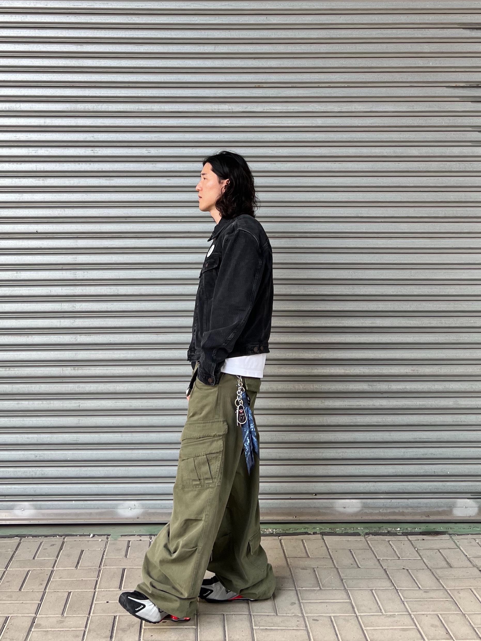 Nonnod Double Pocket Cargo Pants Vintage Khaki, Nike Shox R4 Metallic Silver Red 착용 스타일 - 3
