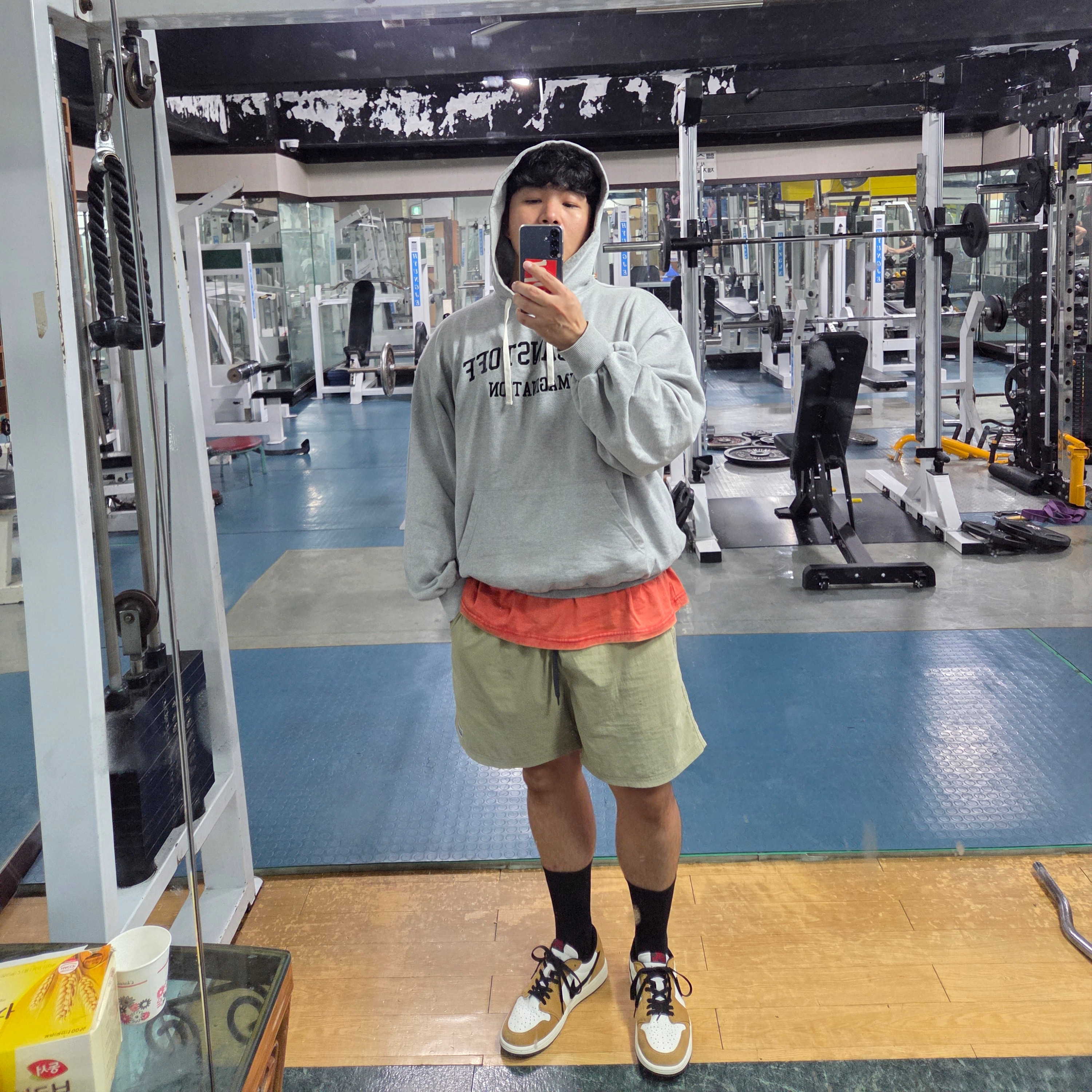 Jordan 1 Low OG Sail and Golden Harvest 착용 스타일