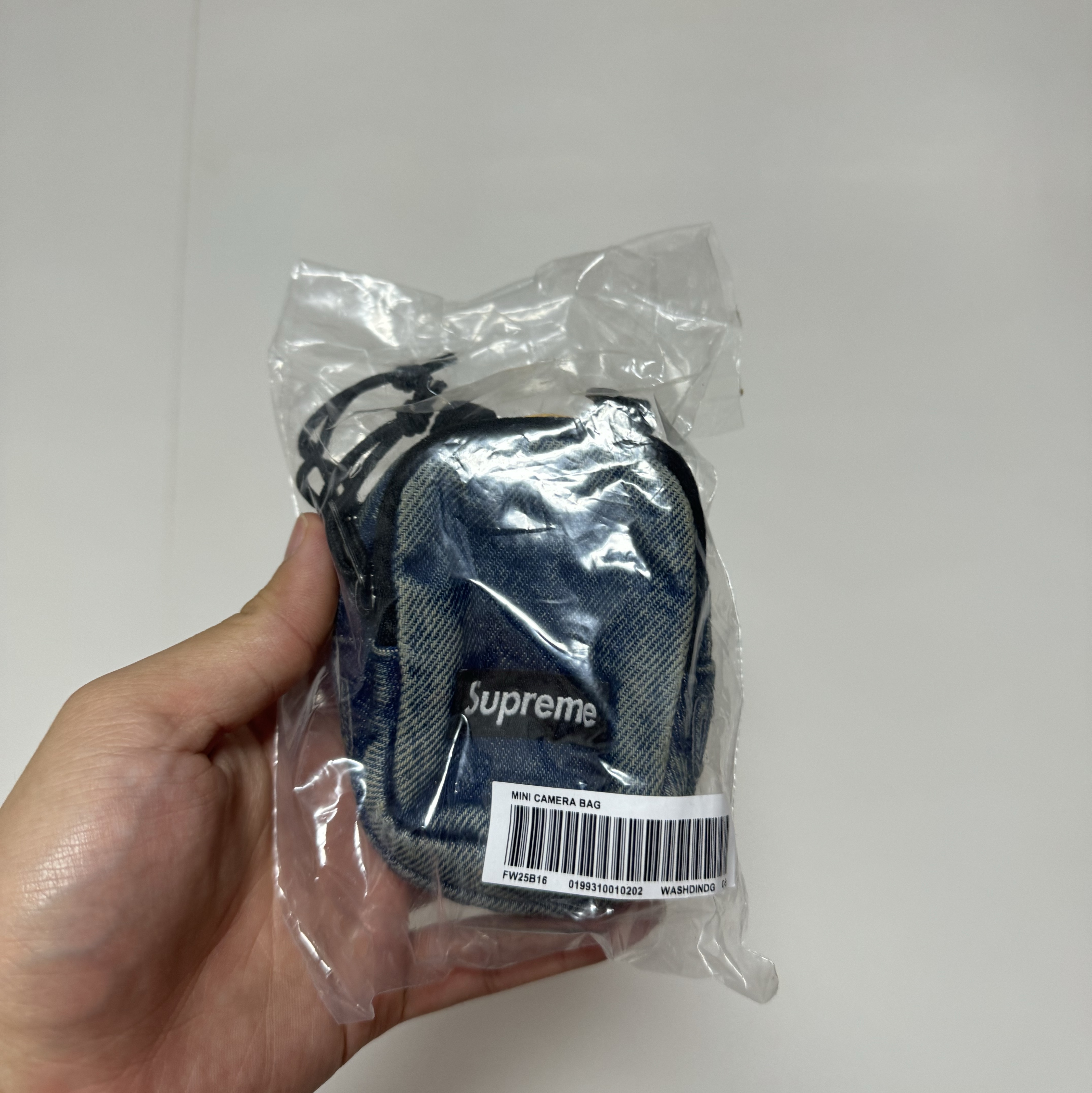 Supreme Denim Mini Utility Bag Washed Indigo - 25FW 착용 스타일