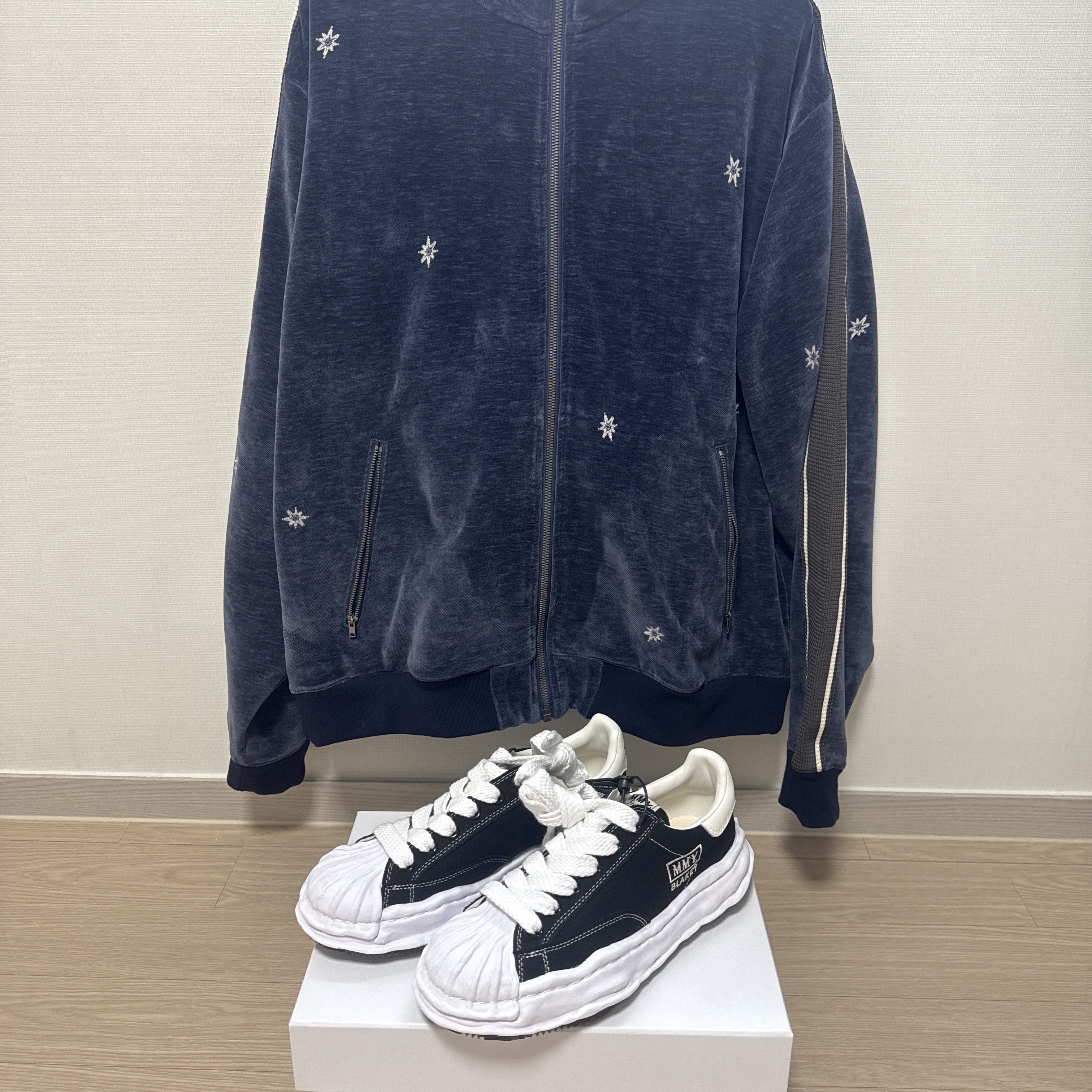Maison Mihara Yasuhiro Blakey OG Sole Canvas Low-top Sneakers Black White 착용 스타일