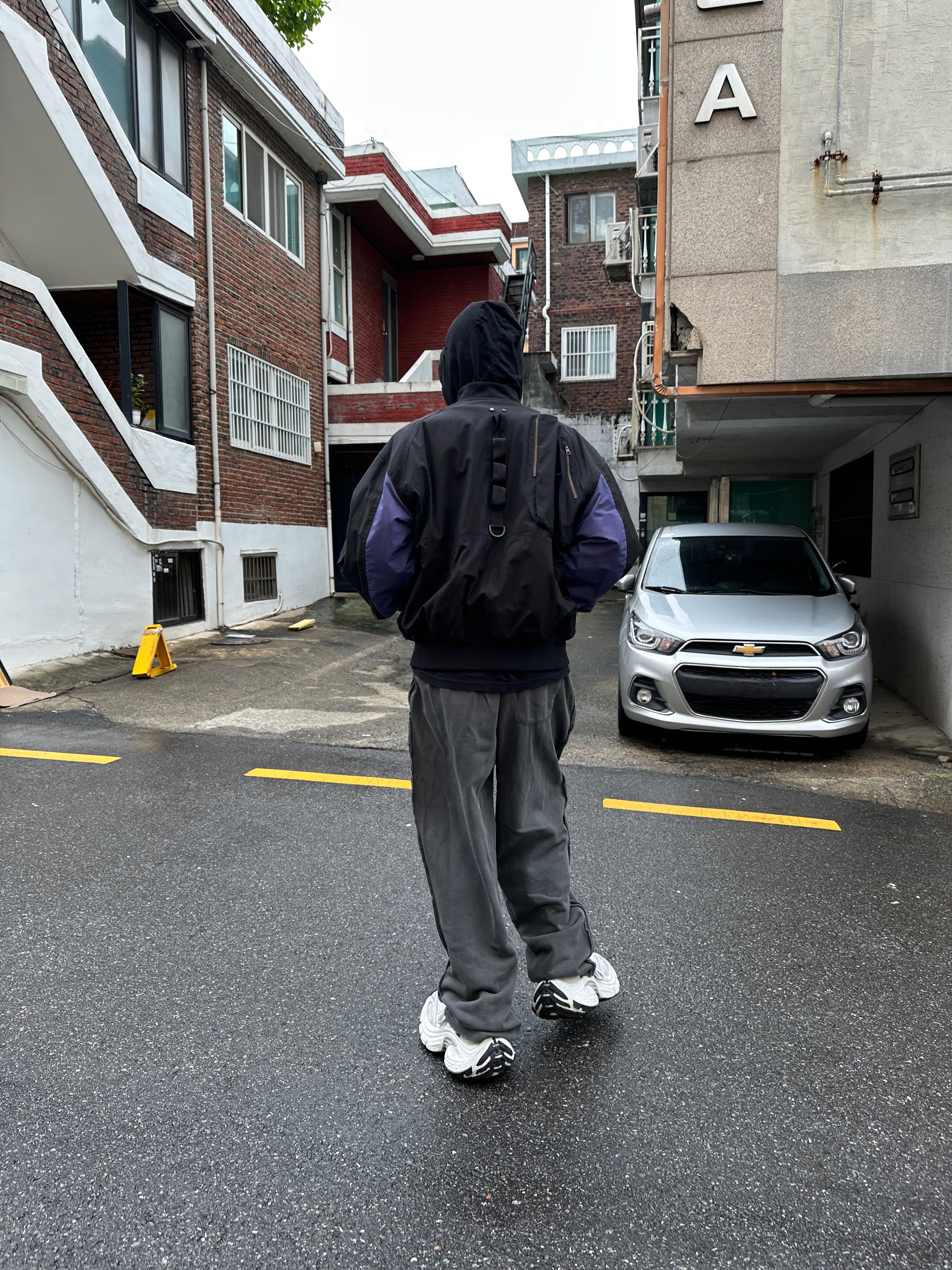 Covernat X Undermycar Destroyed Patch Sweatpants Charcoal 착용 스타일 - 5