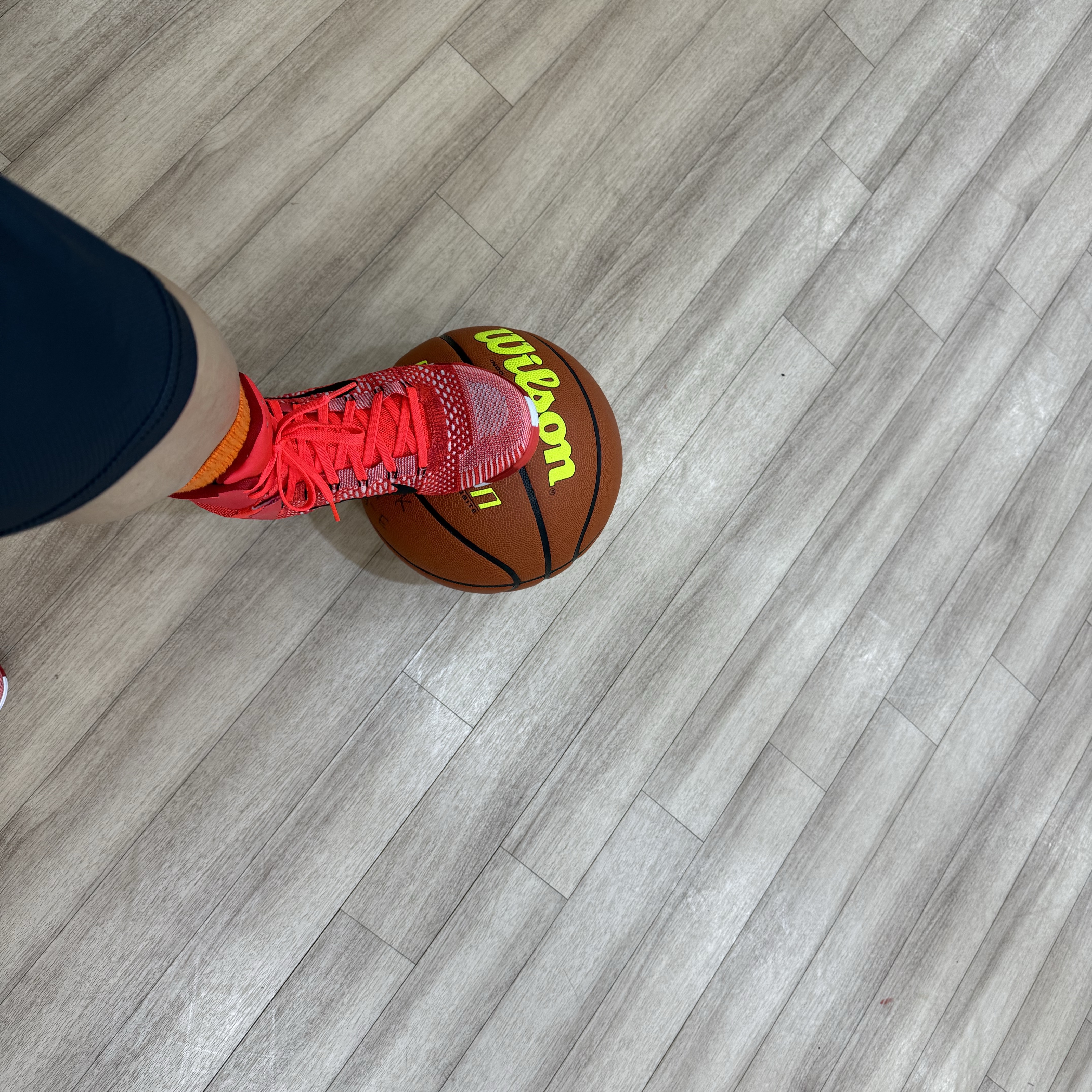 Nike Kobe 9 Elite High Protro Bright Crimson and Emerald Green 착용 스타일
