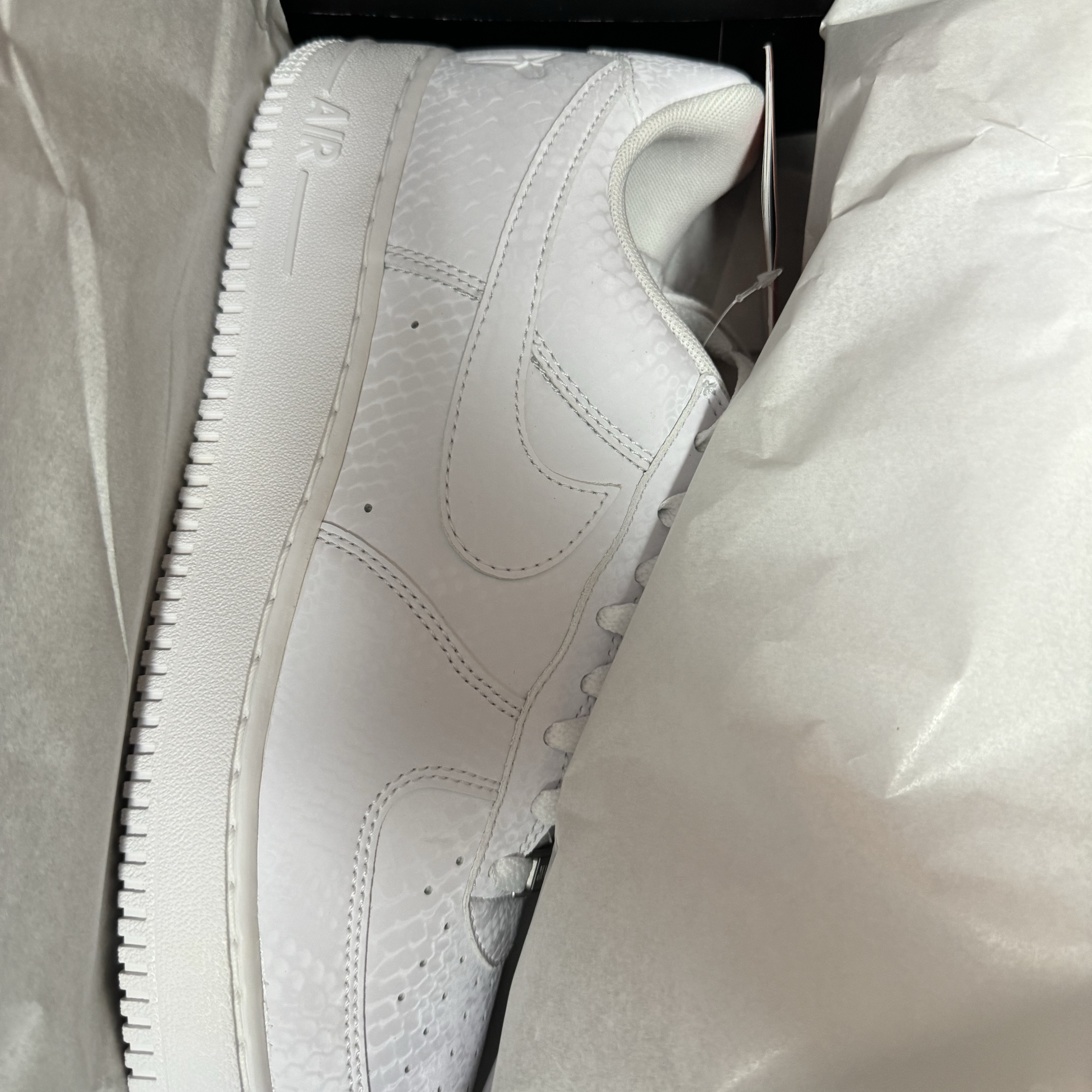 Nike x Kobe Bryant Air Force 1 Low Triple White 착용 스타일