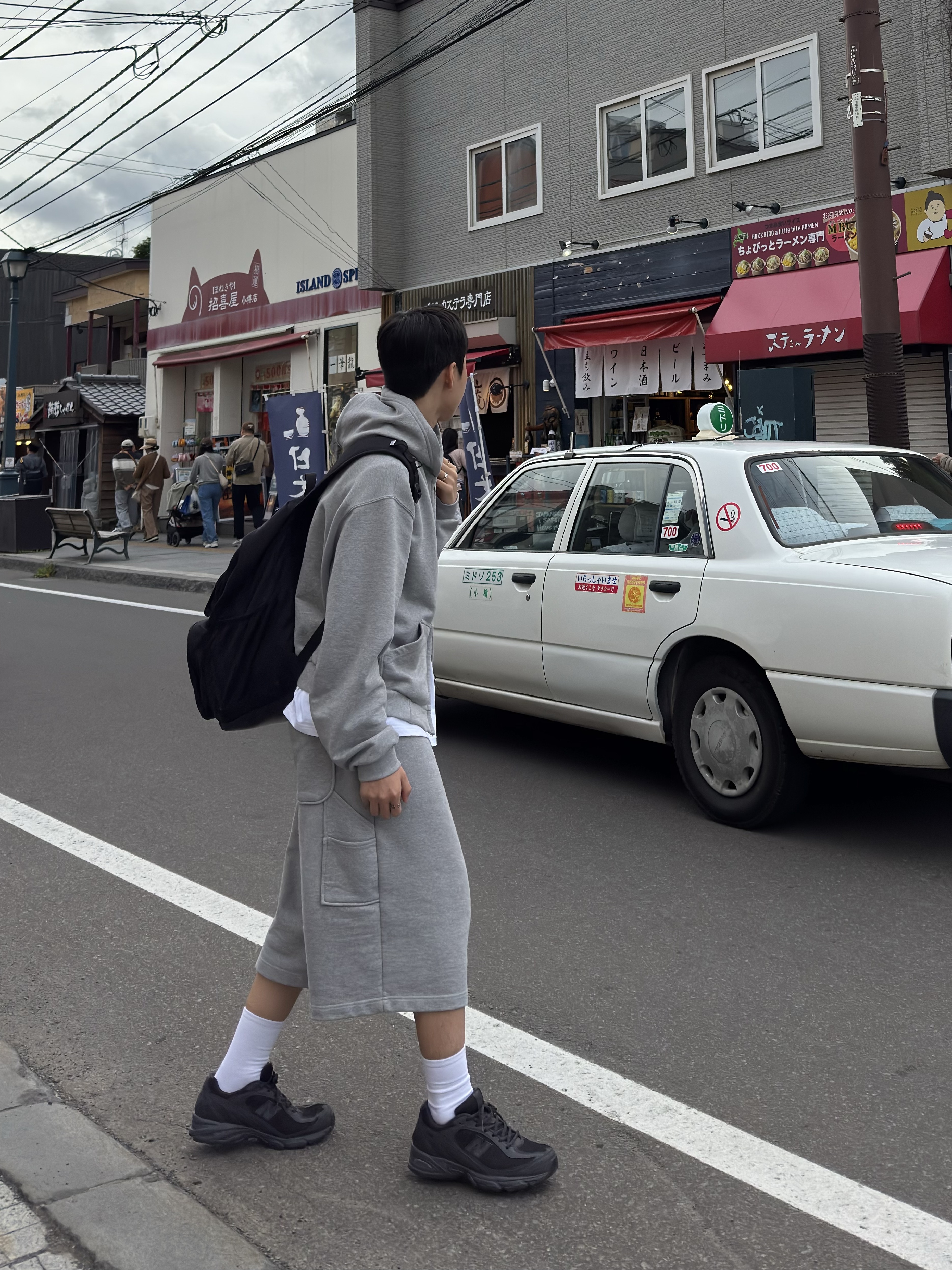 MJD Wide Carpenter Bermuda Shorts Melange Grey, MJD Wide Carpenter Bermuda Pants Melange Grey 착용 스타일 - 1