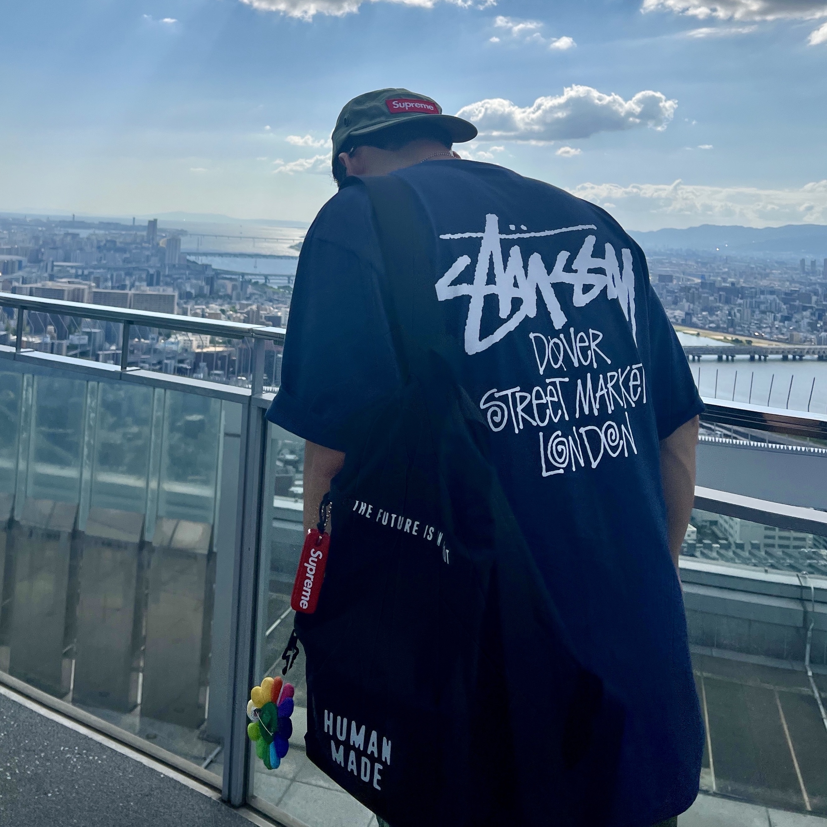 Stussy Stock DSM London T-Shirt Navy 2024, Human Made Backpack Black 착용 스타일
