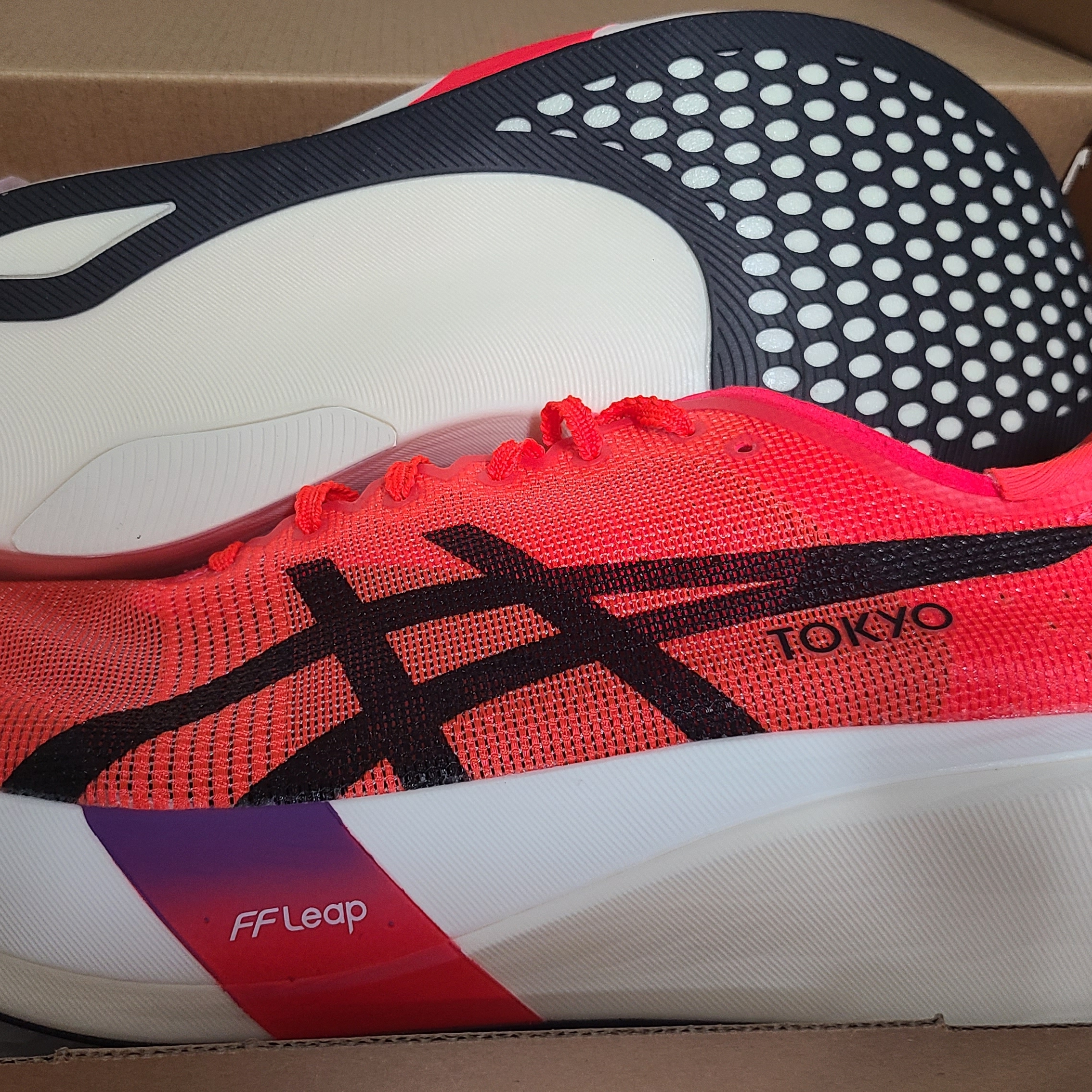 Asics Metaspeed Edge Tokyo Flash Red Black 착용 스타일