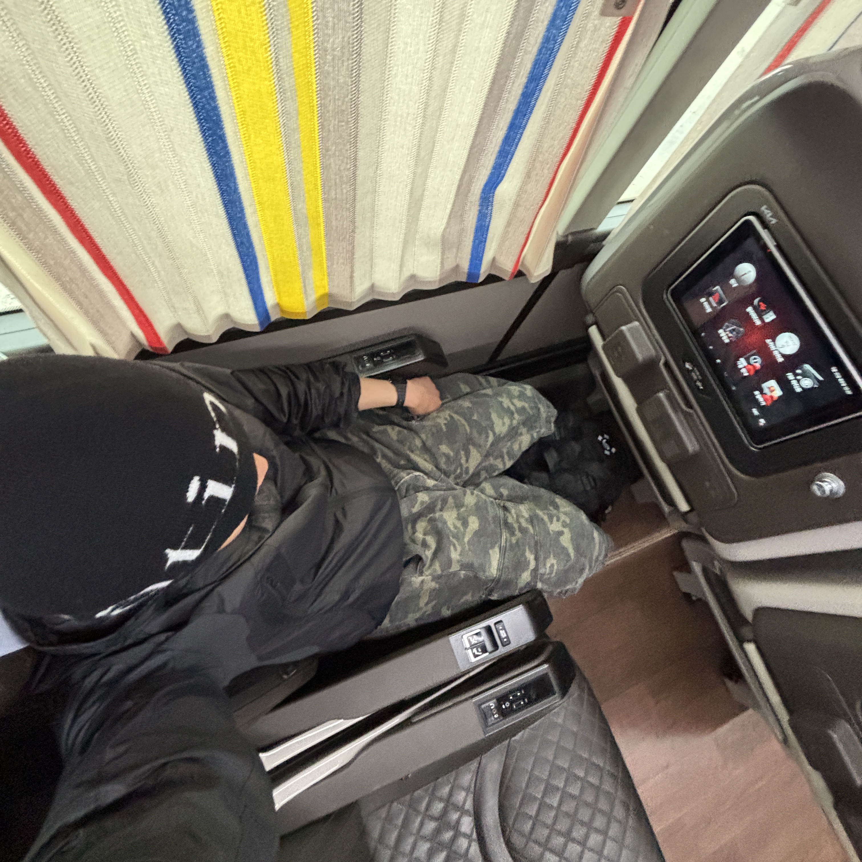 Matin Kim Logo Jacquard Short Beanie Black, Dr. Martens 1461 Smooth Black 착용 스타일 - 1