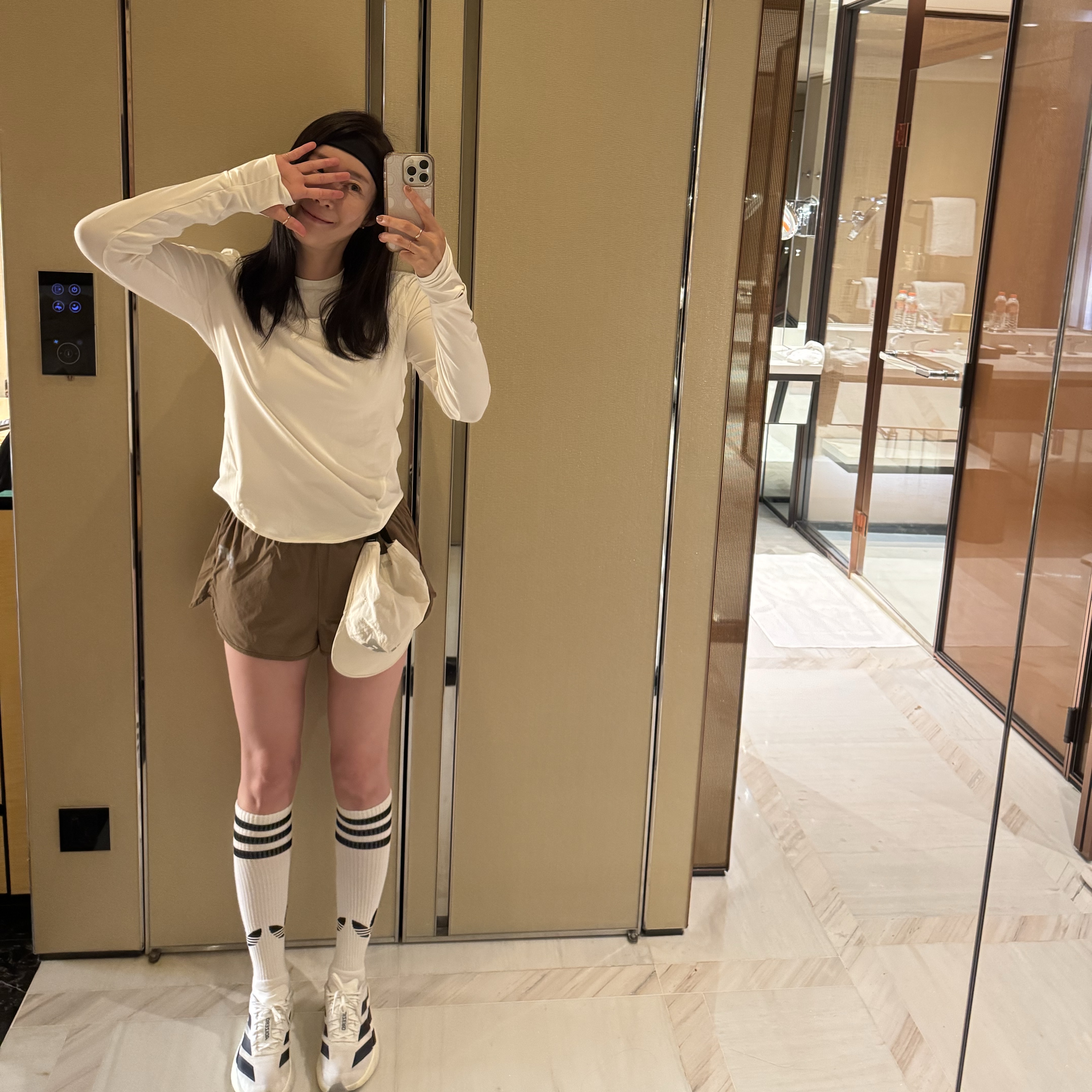 [KREAM 단독] runwhither 3inch Shorts Brown, (W) Adidas Adizero EVO SL Cloud White Core Black 착용 스타일