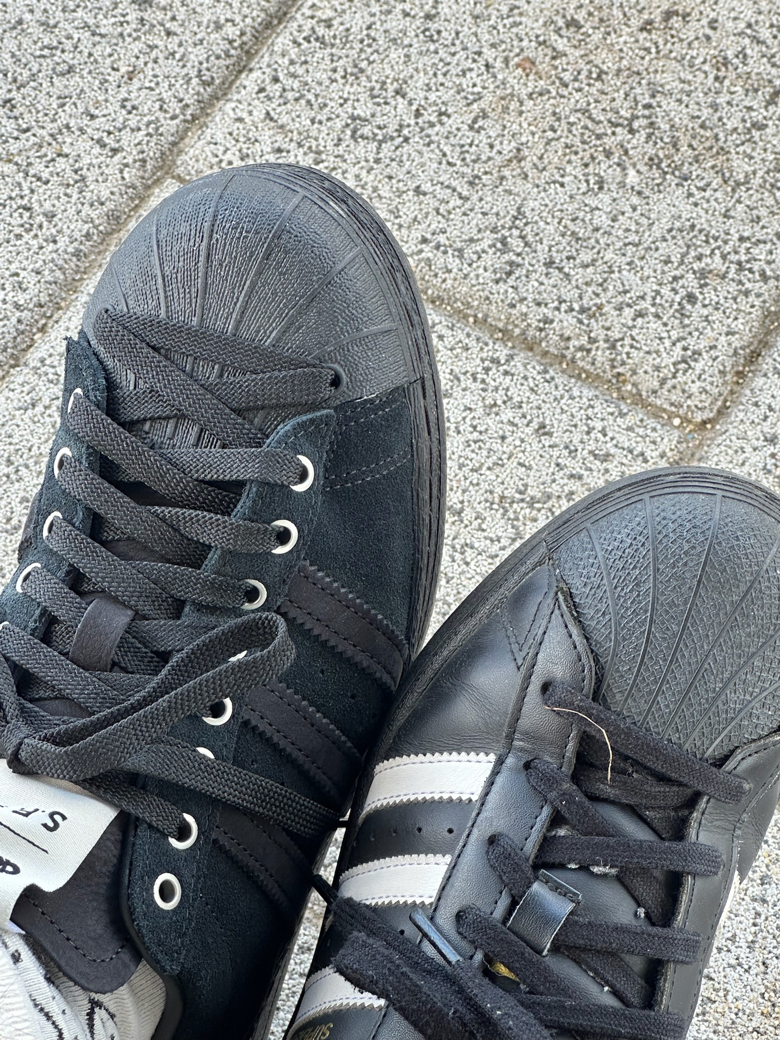 Adidas x Song for the Mute Superstar 82 Core Black 착용 스타일 - 3