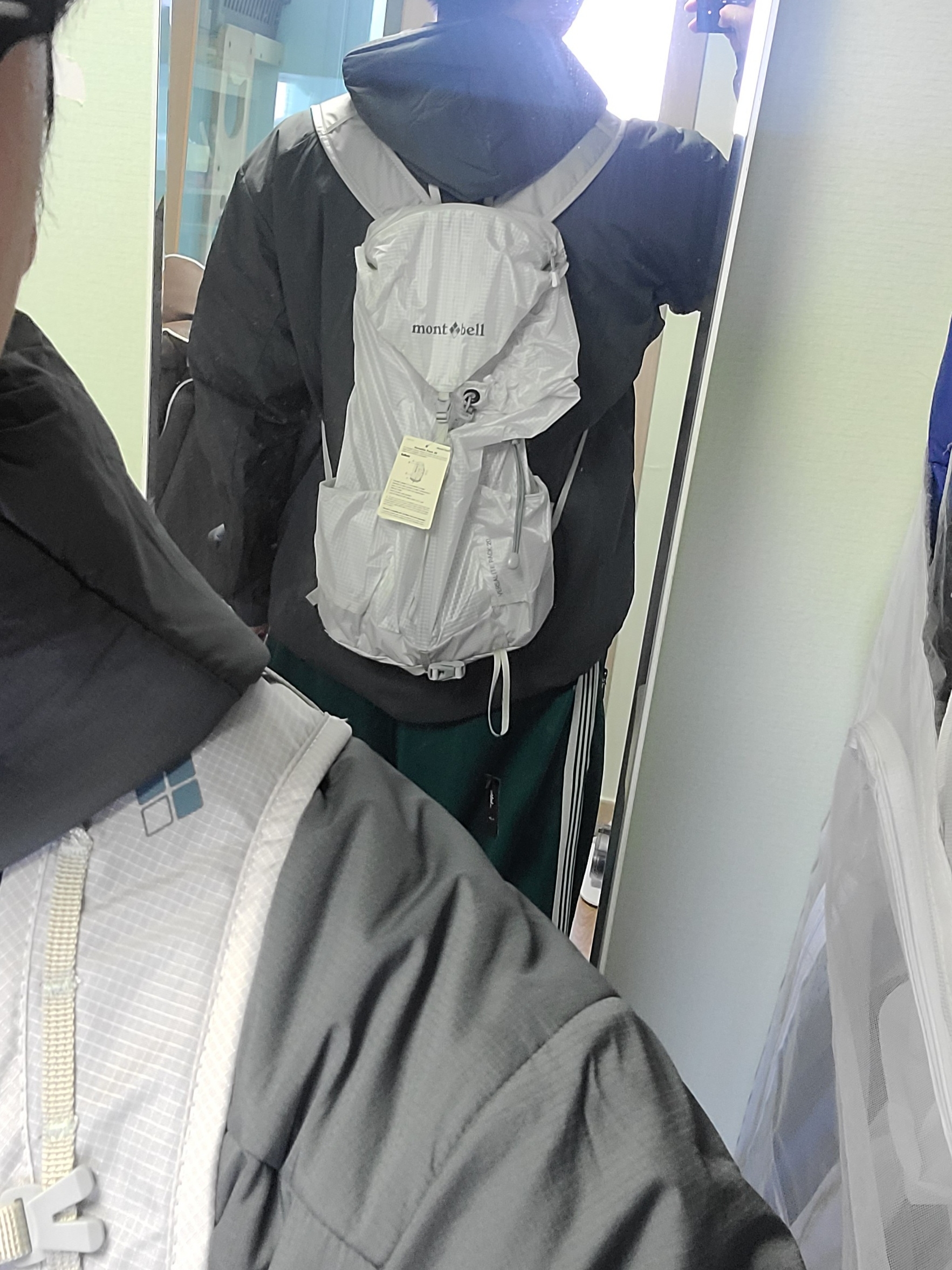 Montbell Versalite Pack 20 Backpack Ice White, Needles x LHP H.D. Track Pants Poly Smooth Green 착용 스타일 - 1