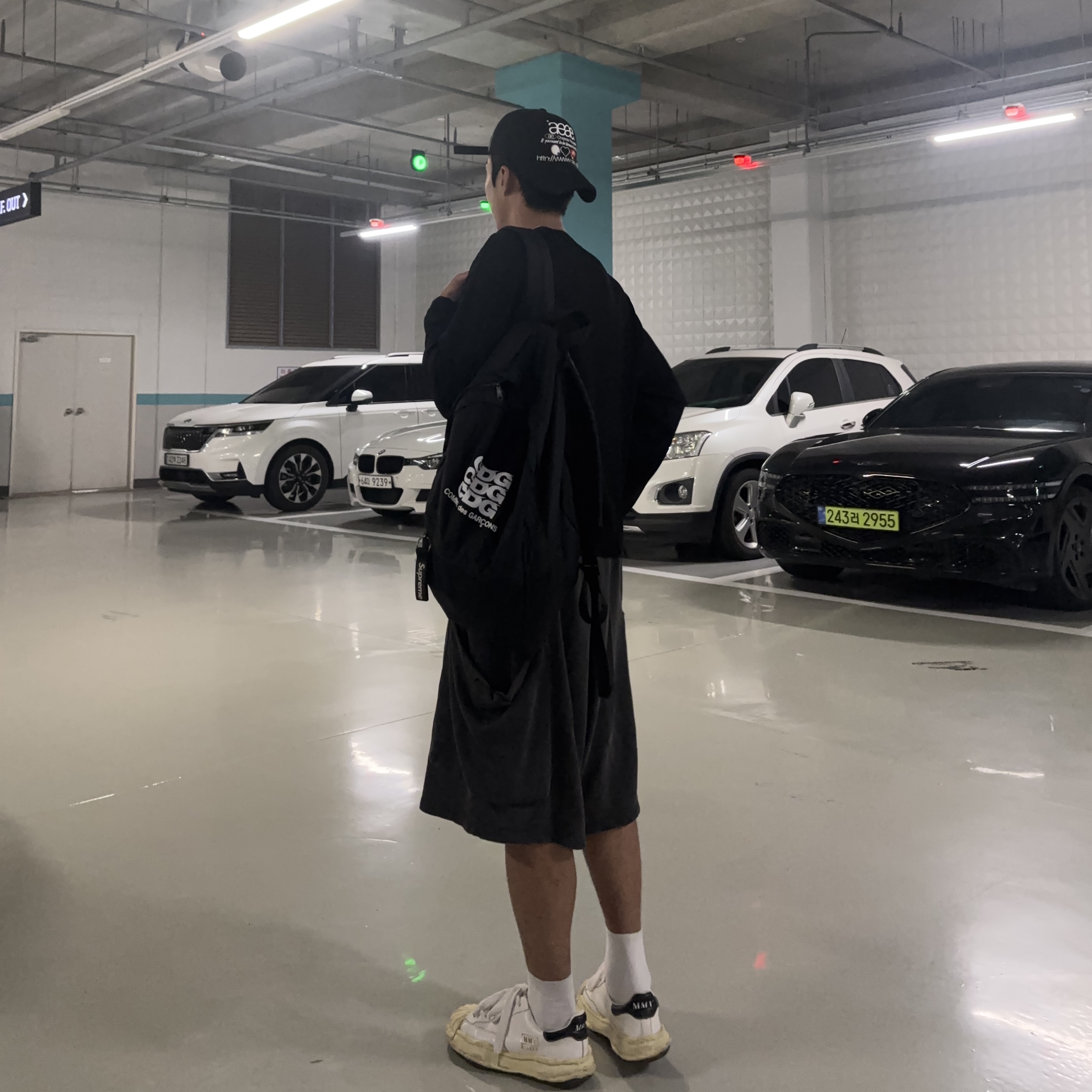Maison Mihara Yasuhiro Blakey VL OG Sole Leather Low-top Sneakers White, CDG Backpack Black 착용 스타일 - 2