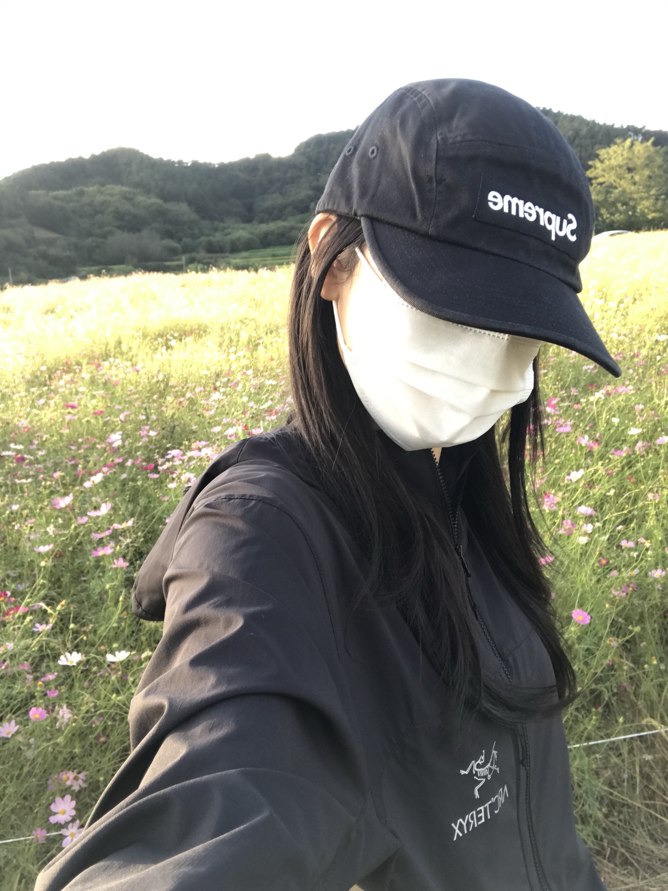 Arc'teryx Squamish Hoody Black, Supreme Washed Chino Twill Camp Cap Black 착용 스타일 - 1