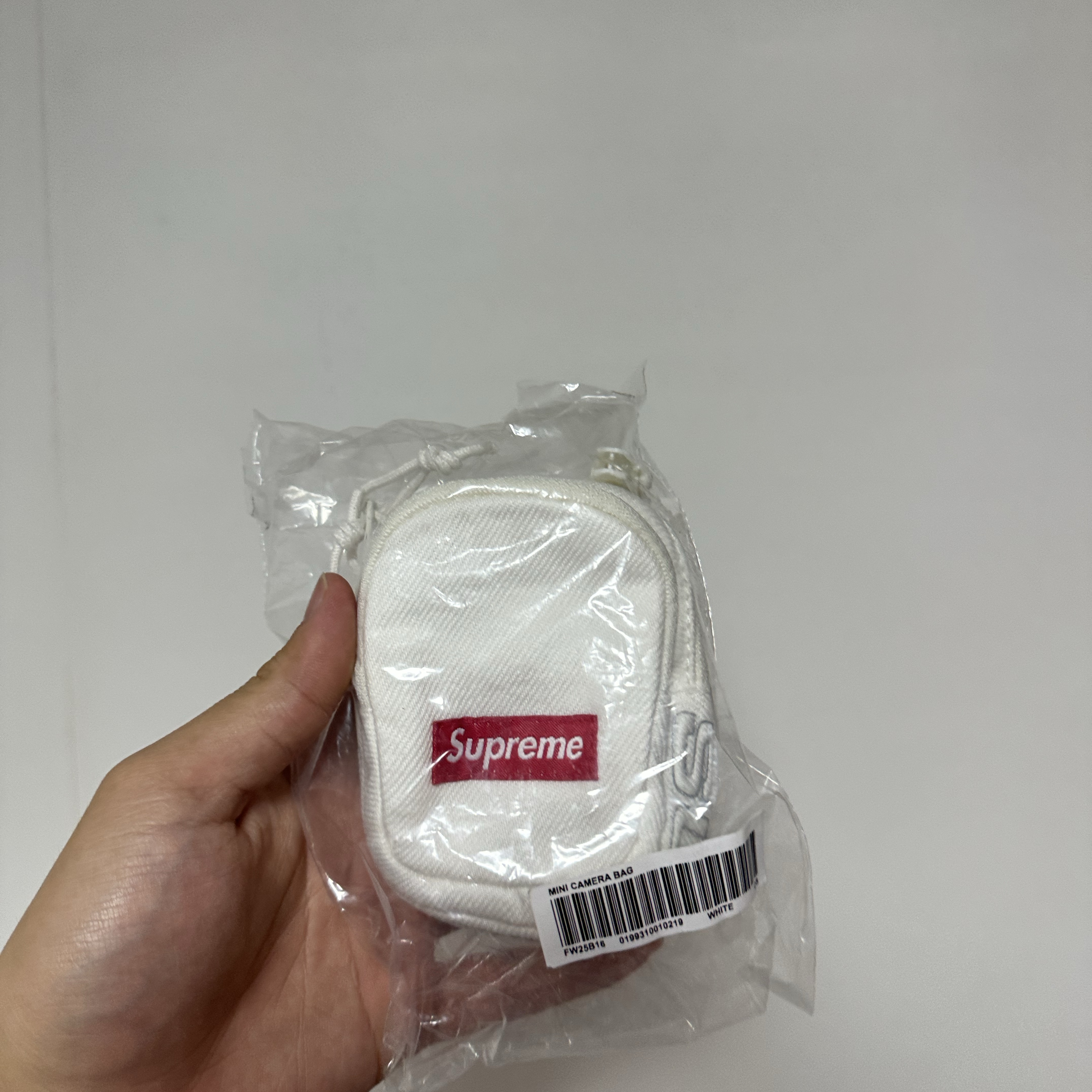 Supreme Denim Mini Utility Bag White - 25FW 착용 스타일