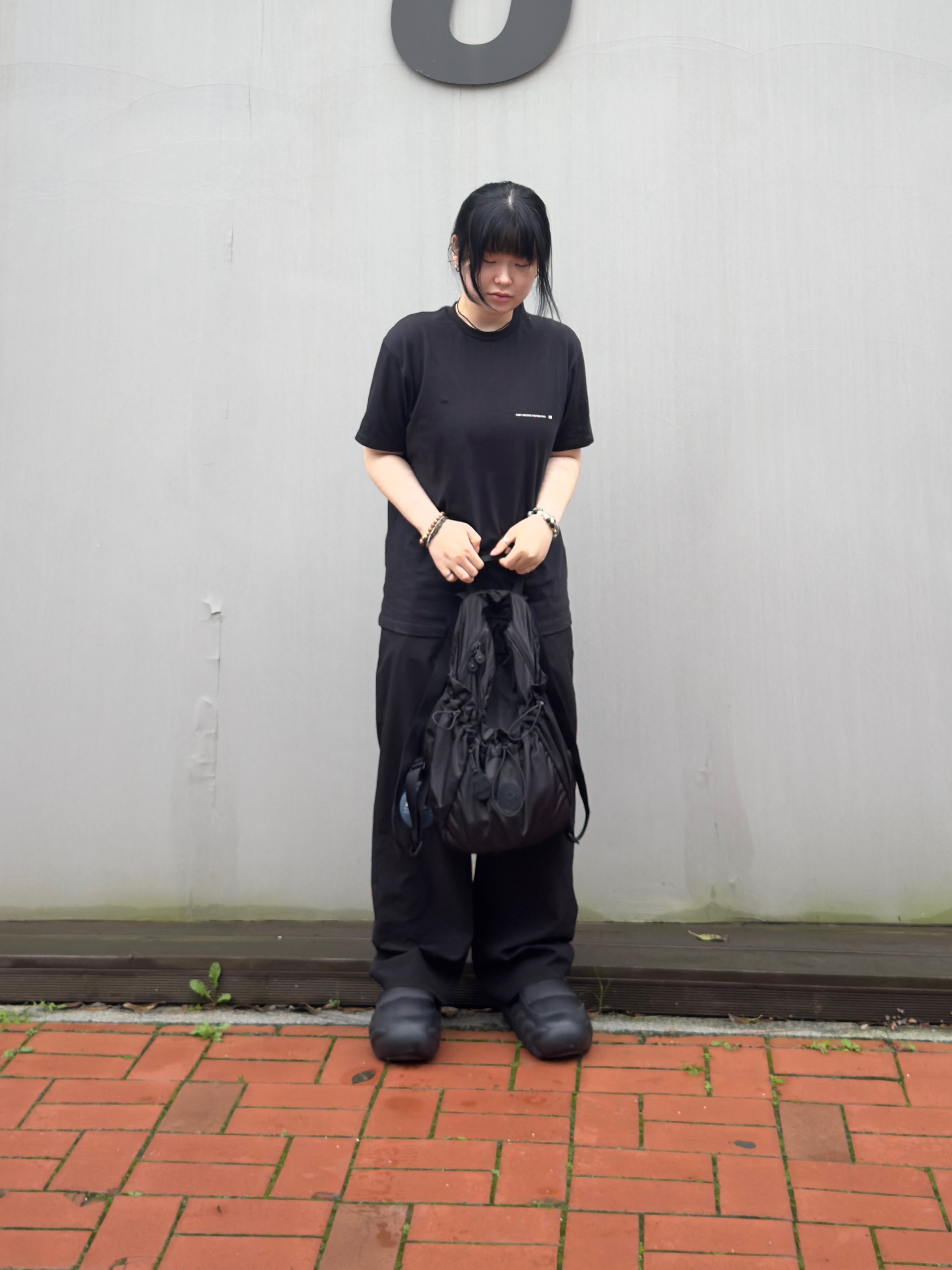 Crocs Overpuff Shorty Black, Post Archive Faction (Paf) T-Shirt Black - Ilmin Museum of Art Exclusive 착용 스타일 - 5