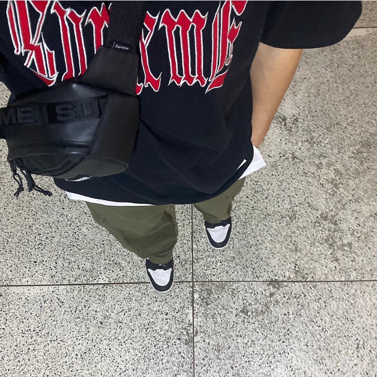 Supreme Leather Waist Bag Black - 23FW 착용 스타일