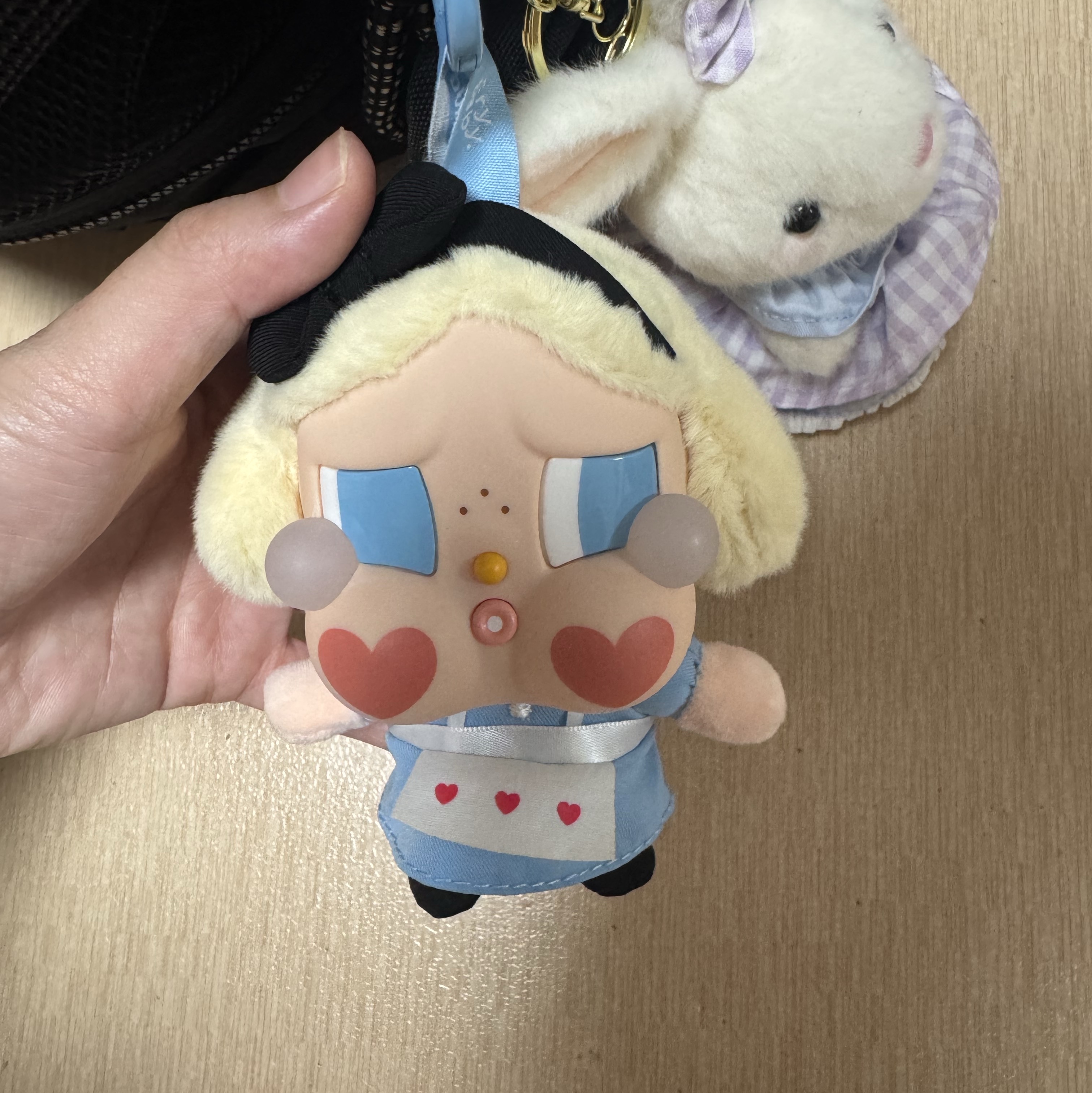 Pop Mart Crybaby Crying Again Series Plush Keyring She's Alice (Opened Case) 착용 스타일
