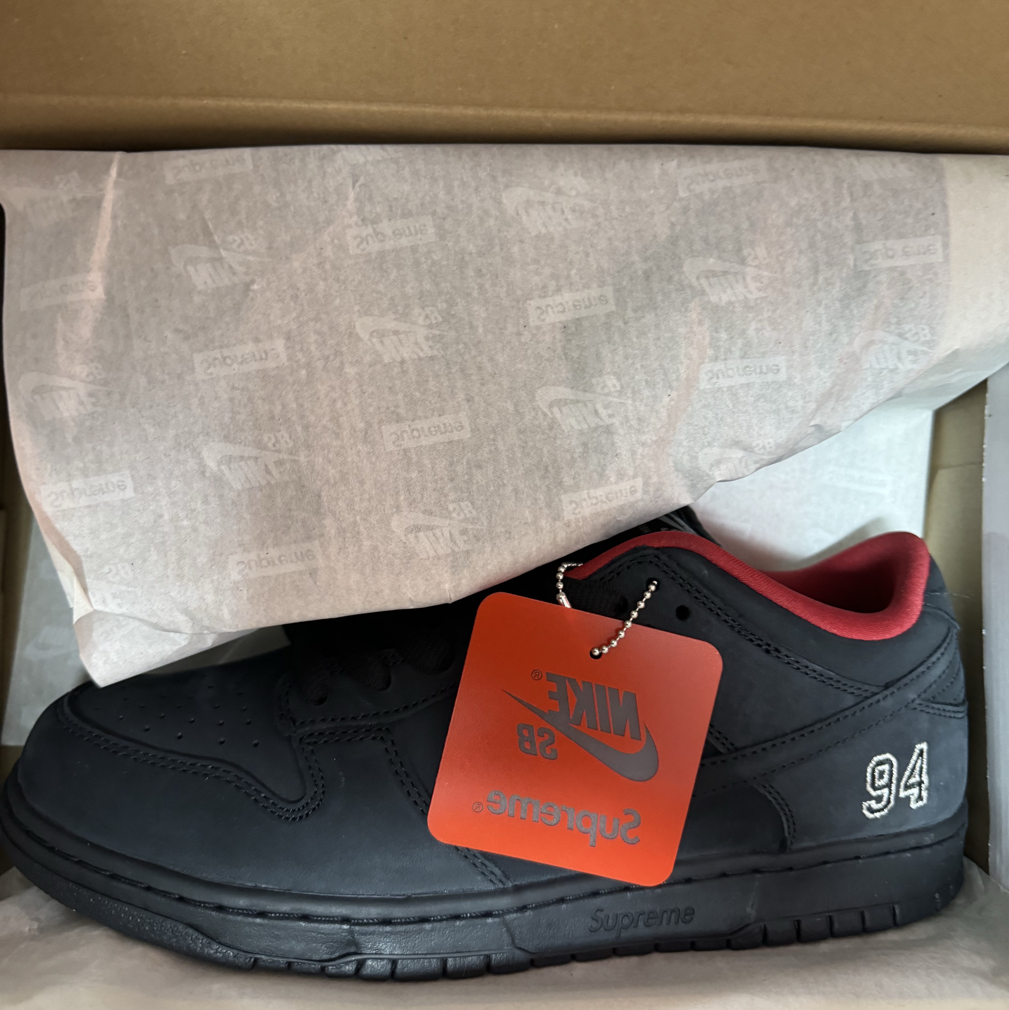 Nike x Supreme SB Dunk Low Black 착용 스타일