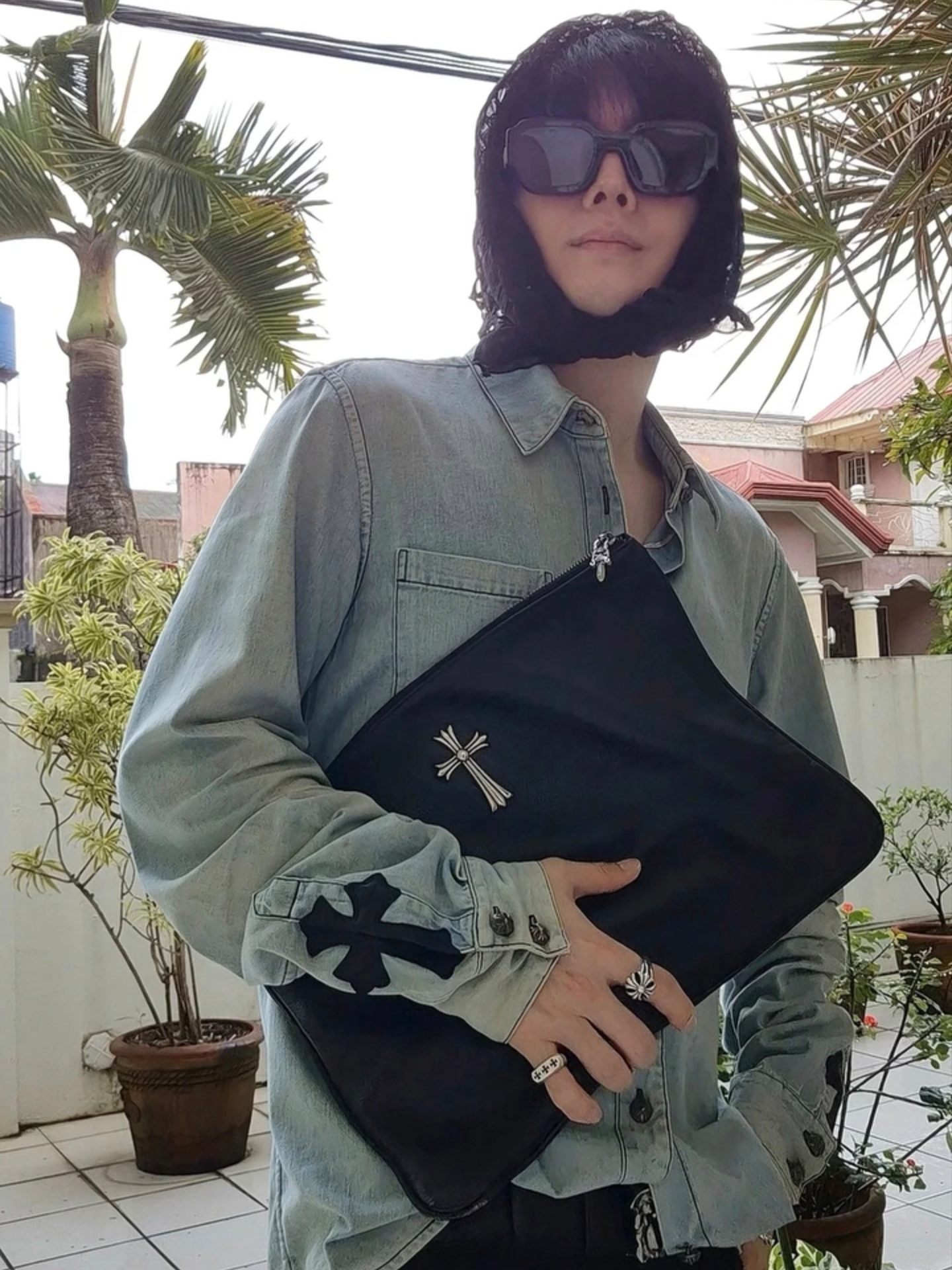 Louis Vuitton LV Confidence Square Sunglasses Black, Louis Vuitton Keepall Bandoulier 25 Atlantic Blue 착용 스타일 - 2