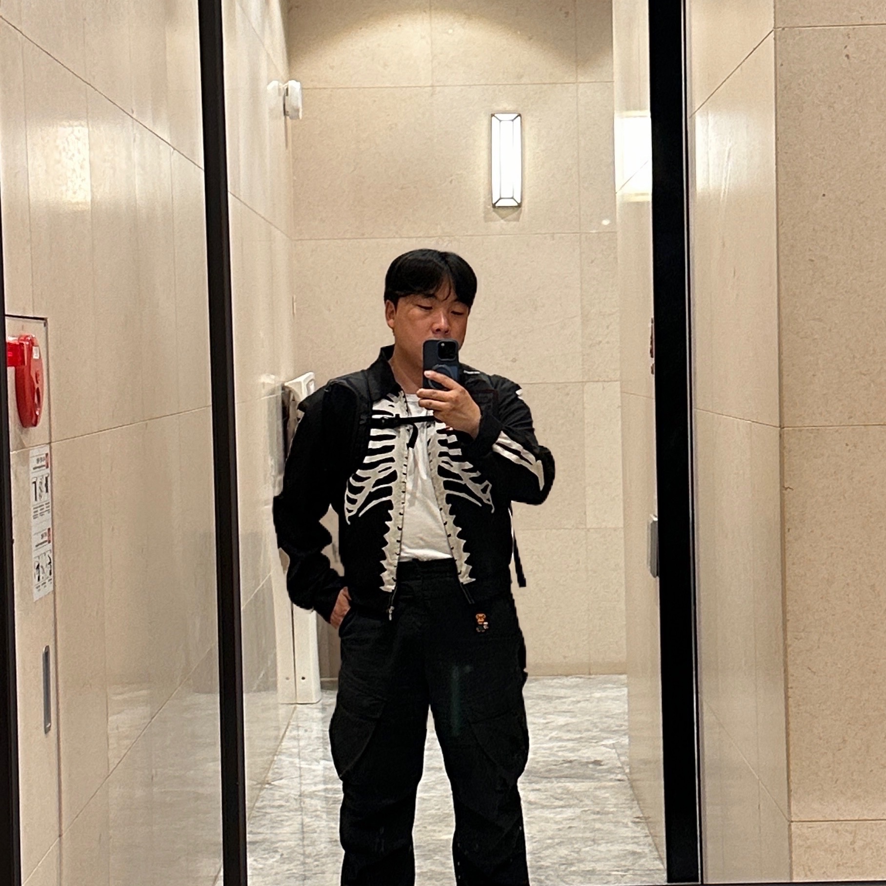 Kapital Rayon Twill Bone Drizzler Jacket Black, Starbucks x BAPE Baby Milo Keychain 착용 스타일