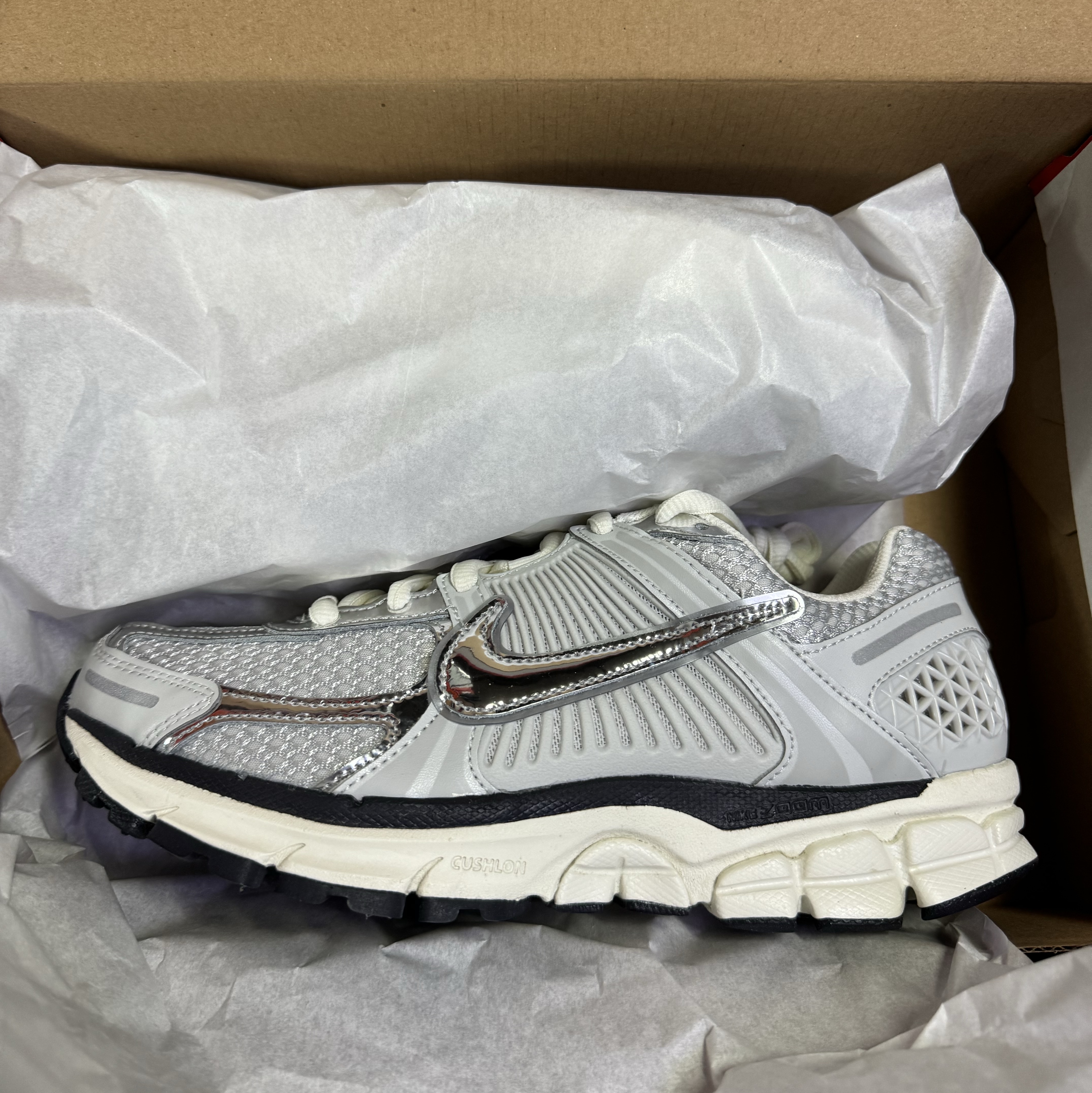 Nike Zoom Vomero 5 Photon Dust Gridiron 착용 스타일