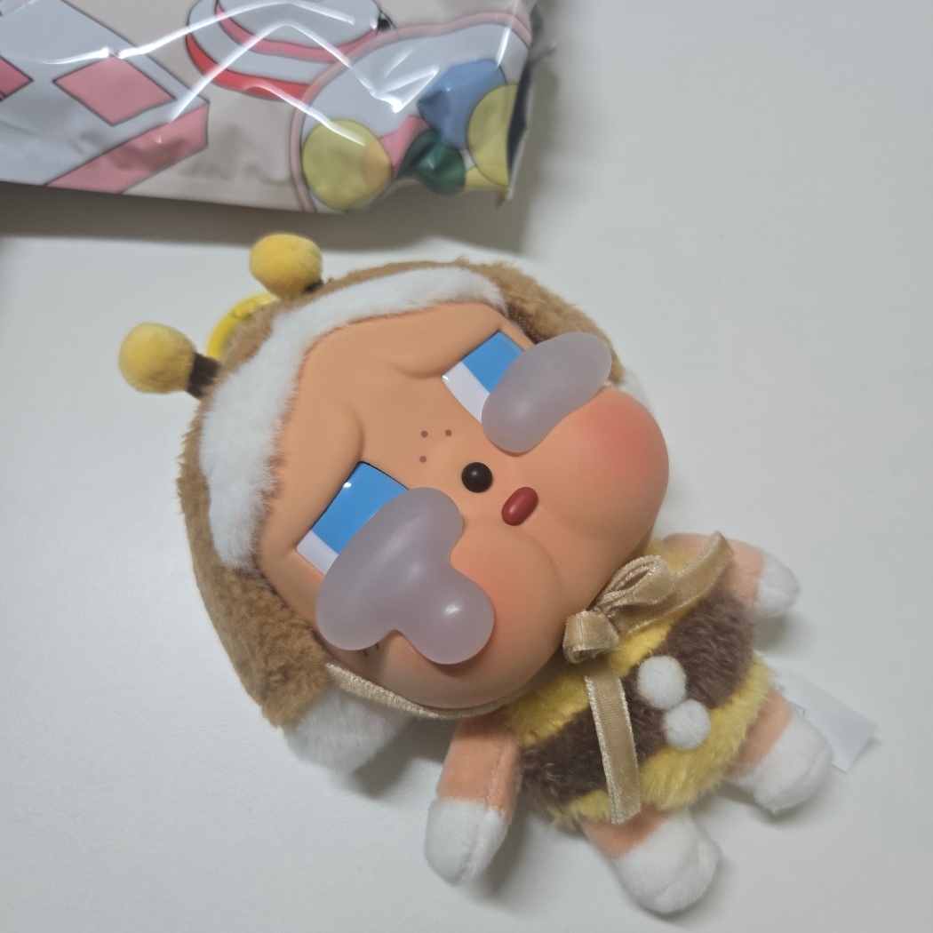 Pop Mart Crybaby Crying Again Series Plush Keyring Sealed Case (1 Blind Box) 착용 스타일